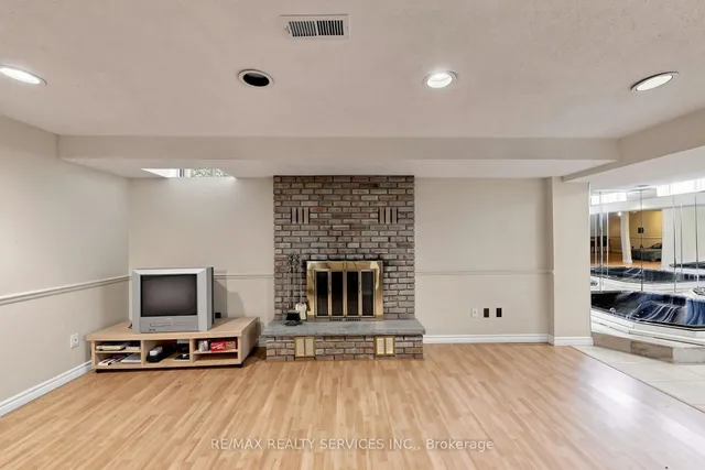 34 Granby Crt, Brampton 4
