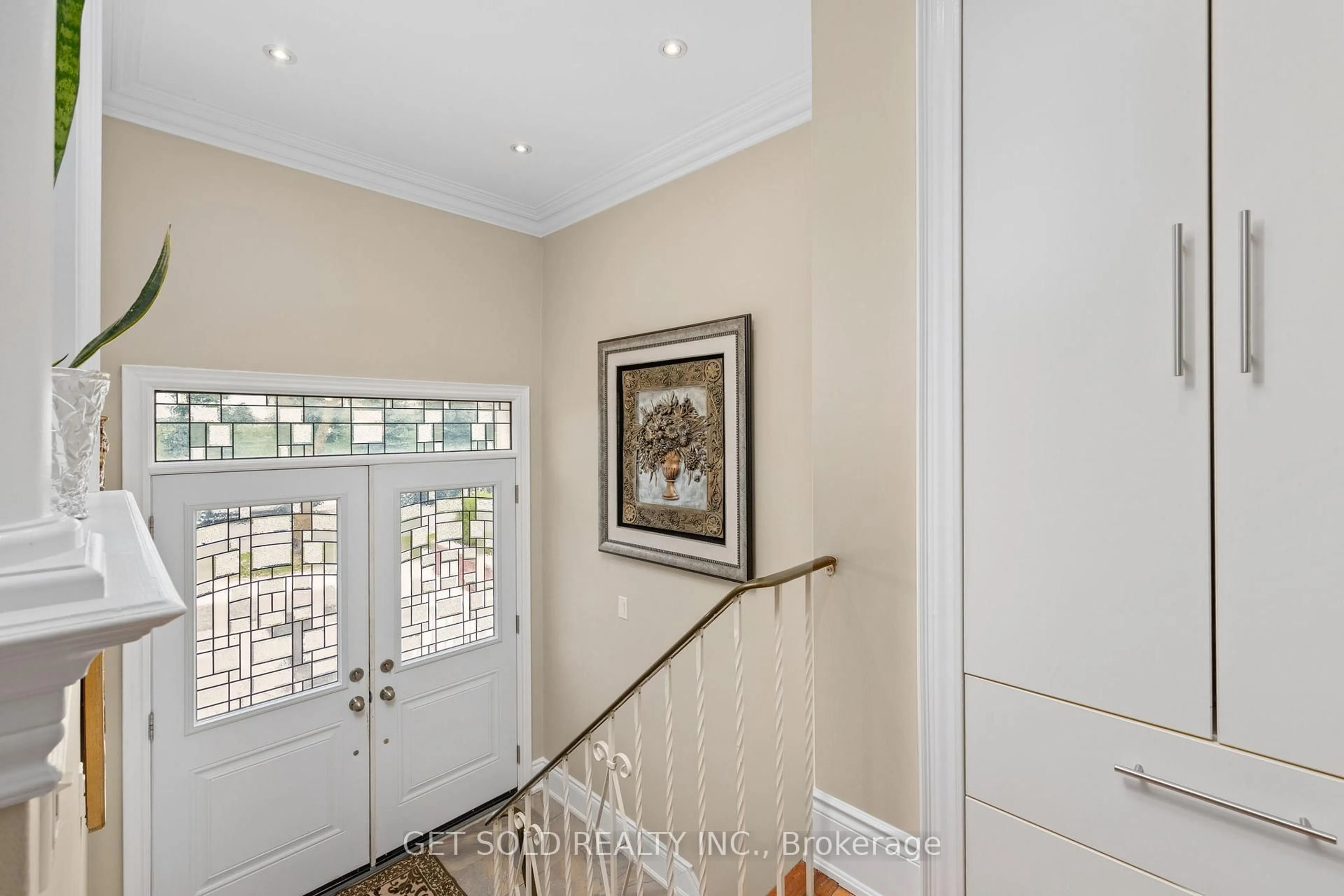 Indoor entryway for 238 Firgrove Cres, Toronto Ontario M3N 1K8
