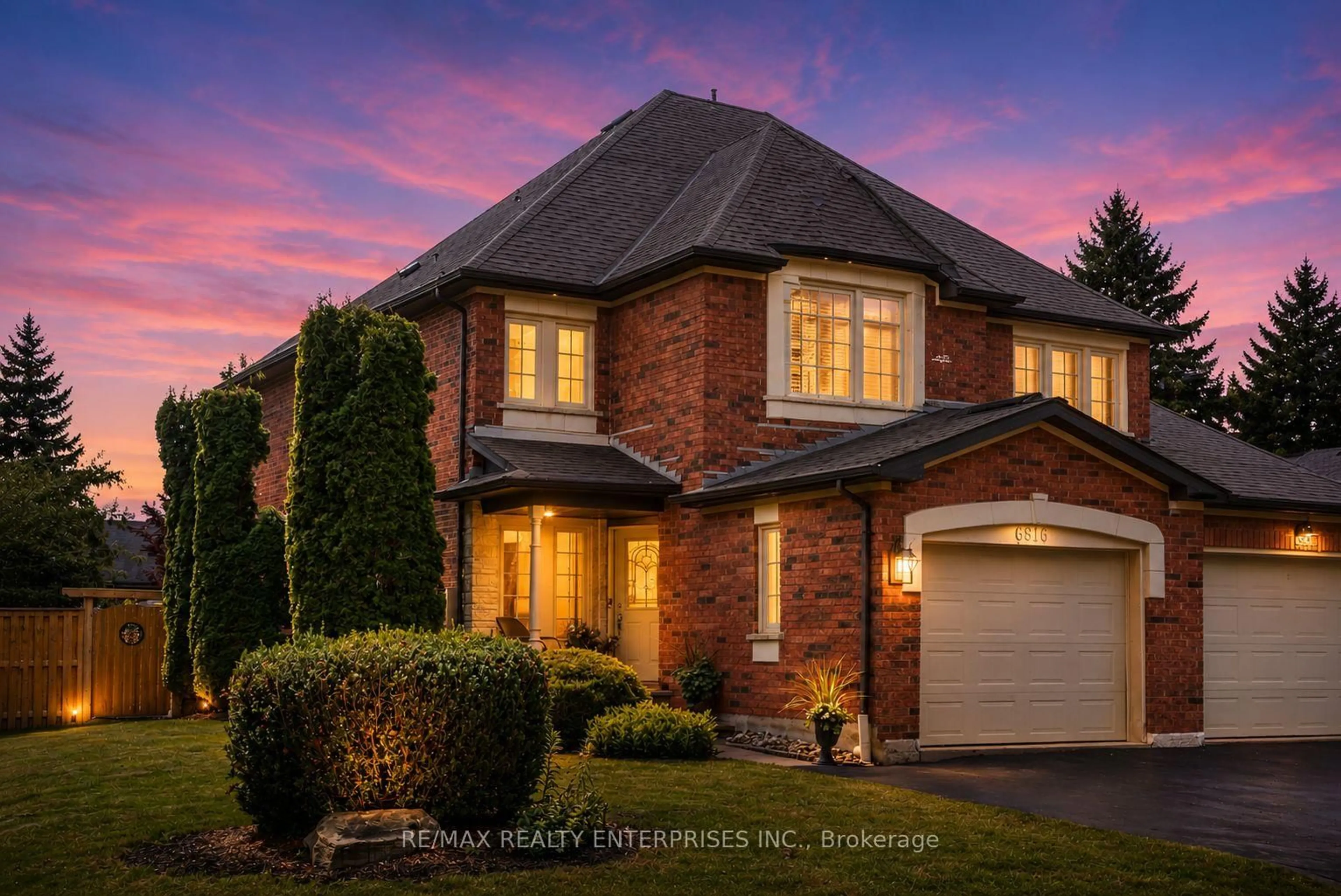 Home with brick exterior material, street for 6916 Yarrow Ave, Mississauga Ontario L5N 7A1