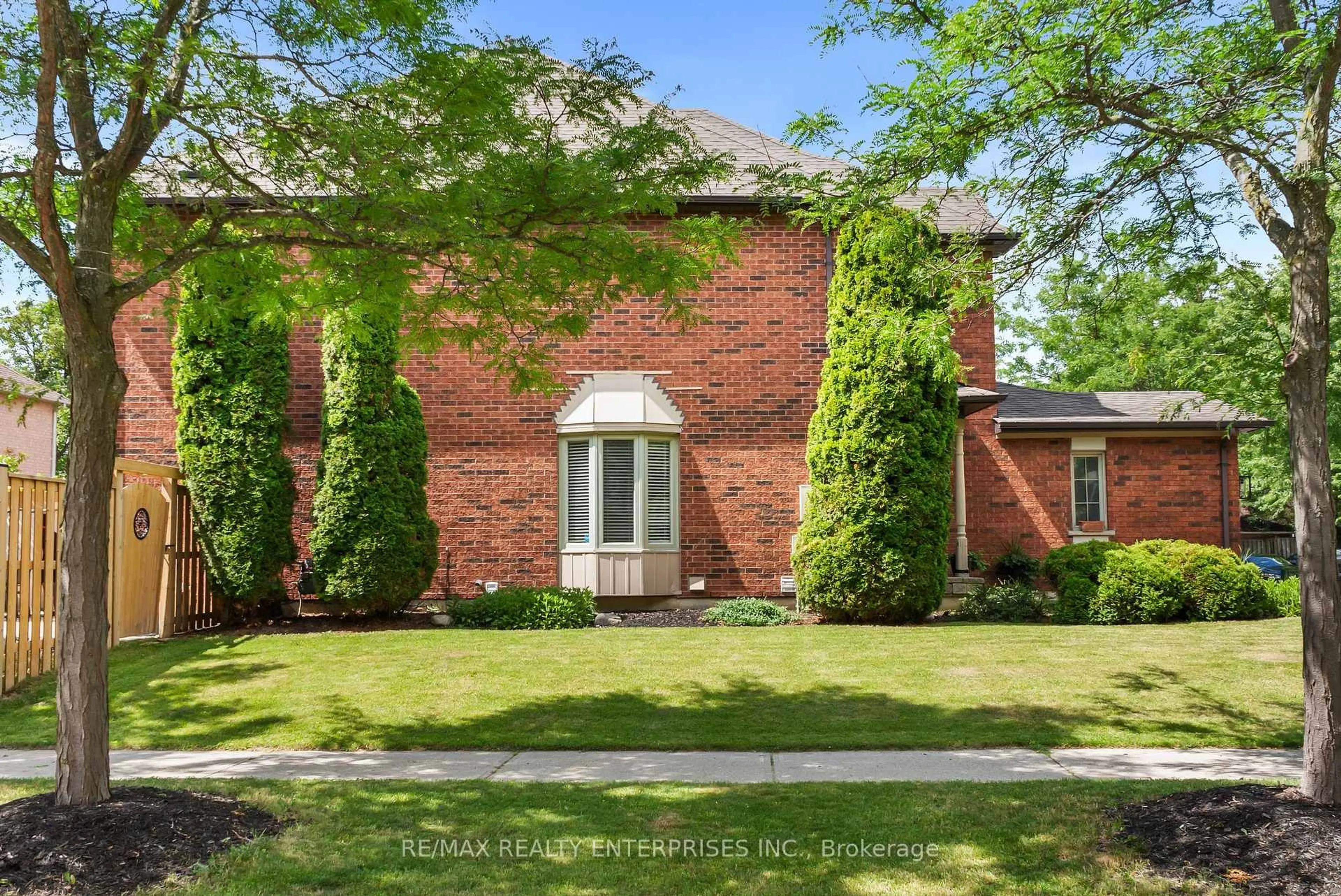 Home with brick exterior material, street for 6916 Yarrow Ave, Mississauga Ontario L5N 7A1