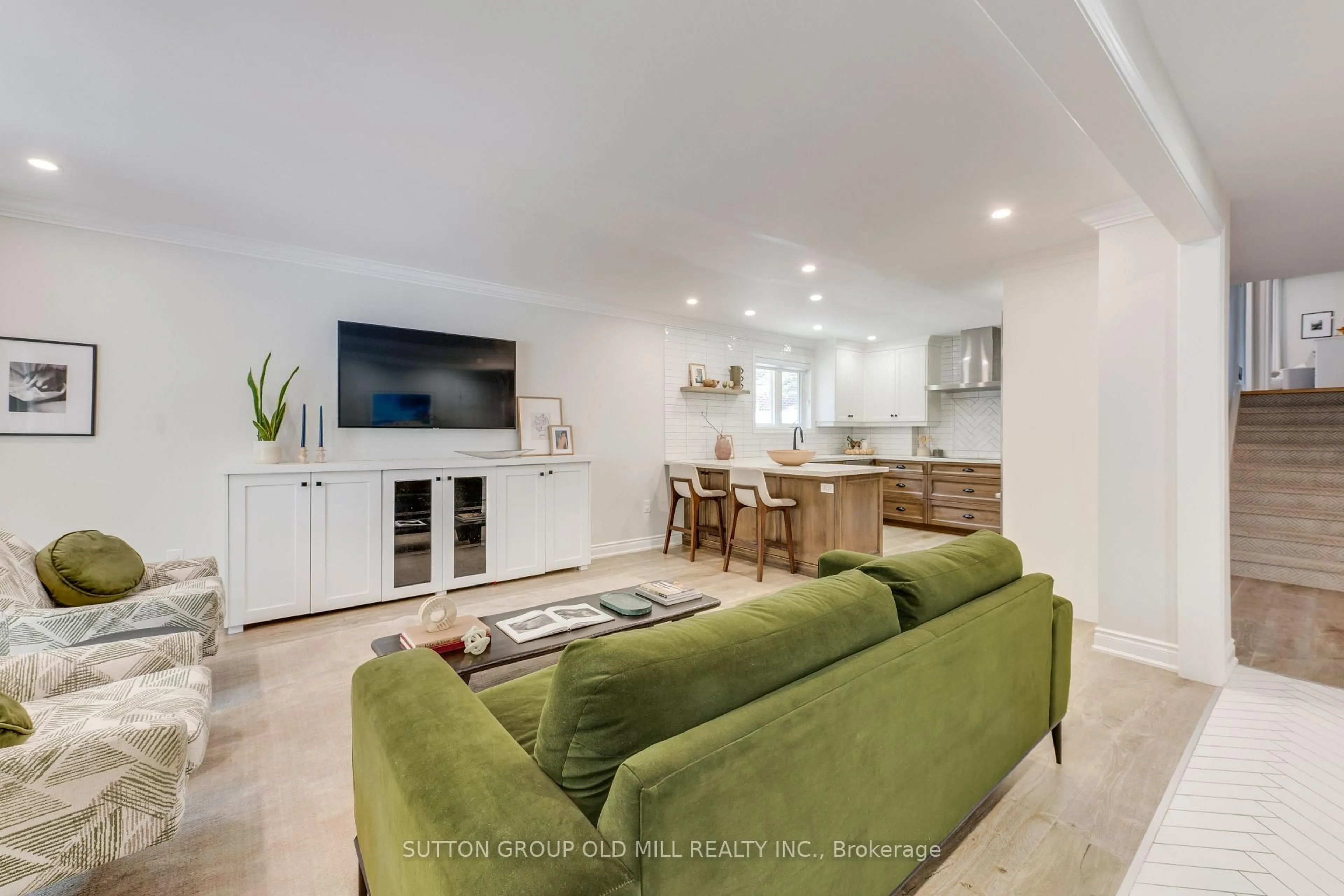 Living room with furniture, unknown for 85 Bonnyview Dr, Toronto Ontario M8Y 3G7