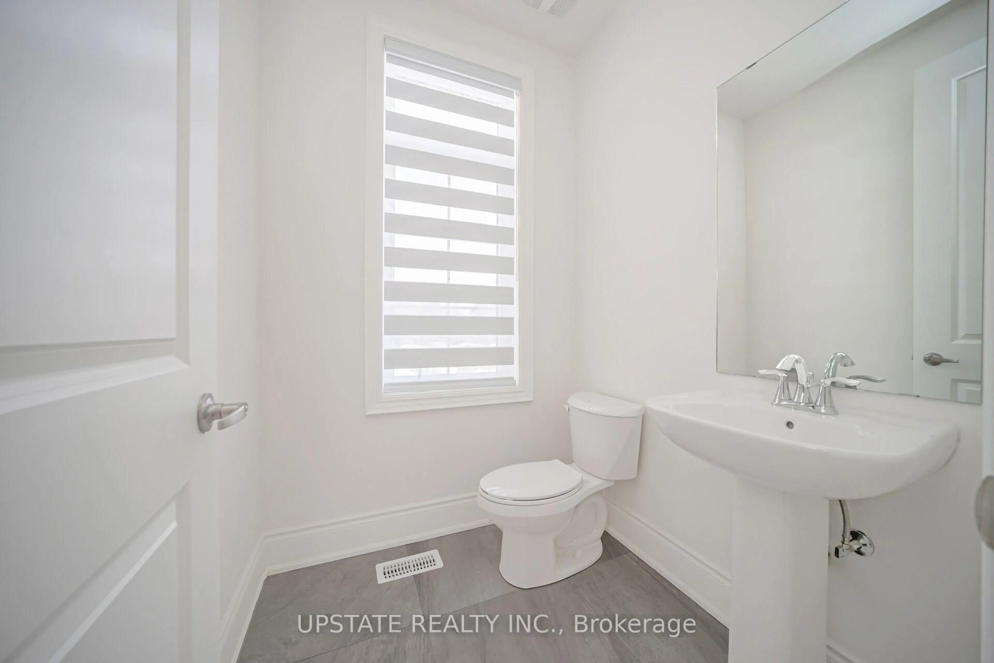 Standard bathroom, ceramic/tile floor for 42 James Walker Ave, Caledon Ontario L7C 4M8