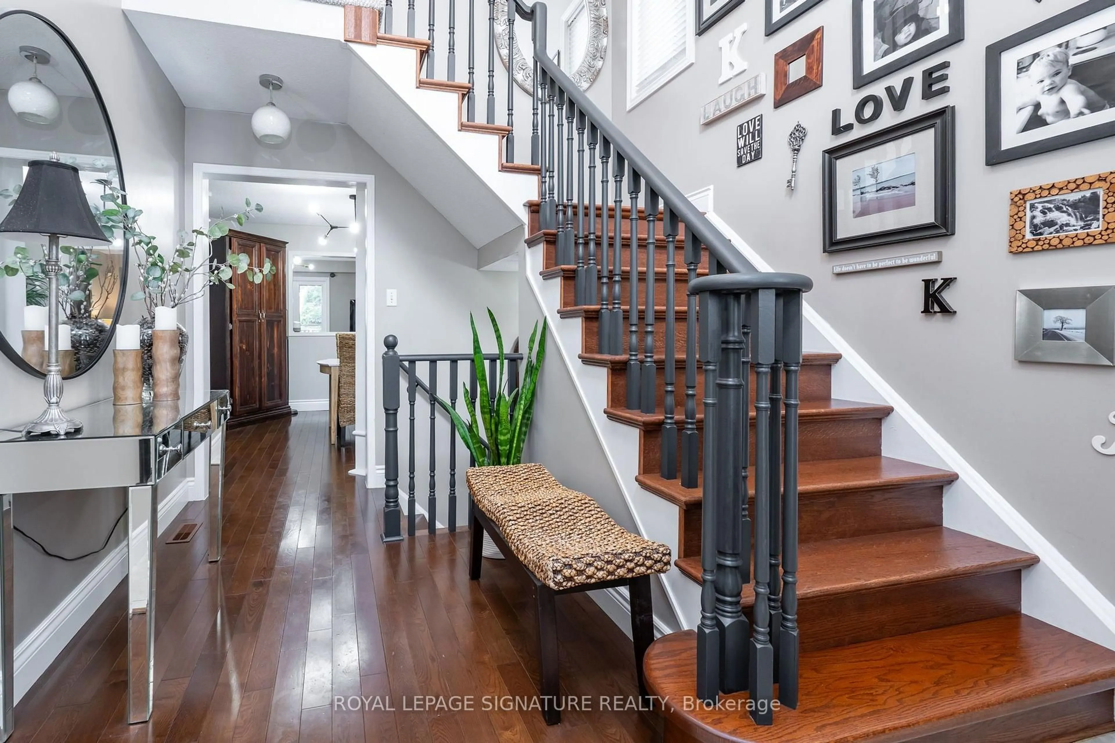 Indoor entryway for 348 Edenbrook Hill Dr, Brampton Ontario L7A 2K9