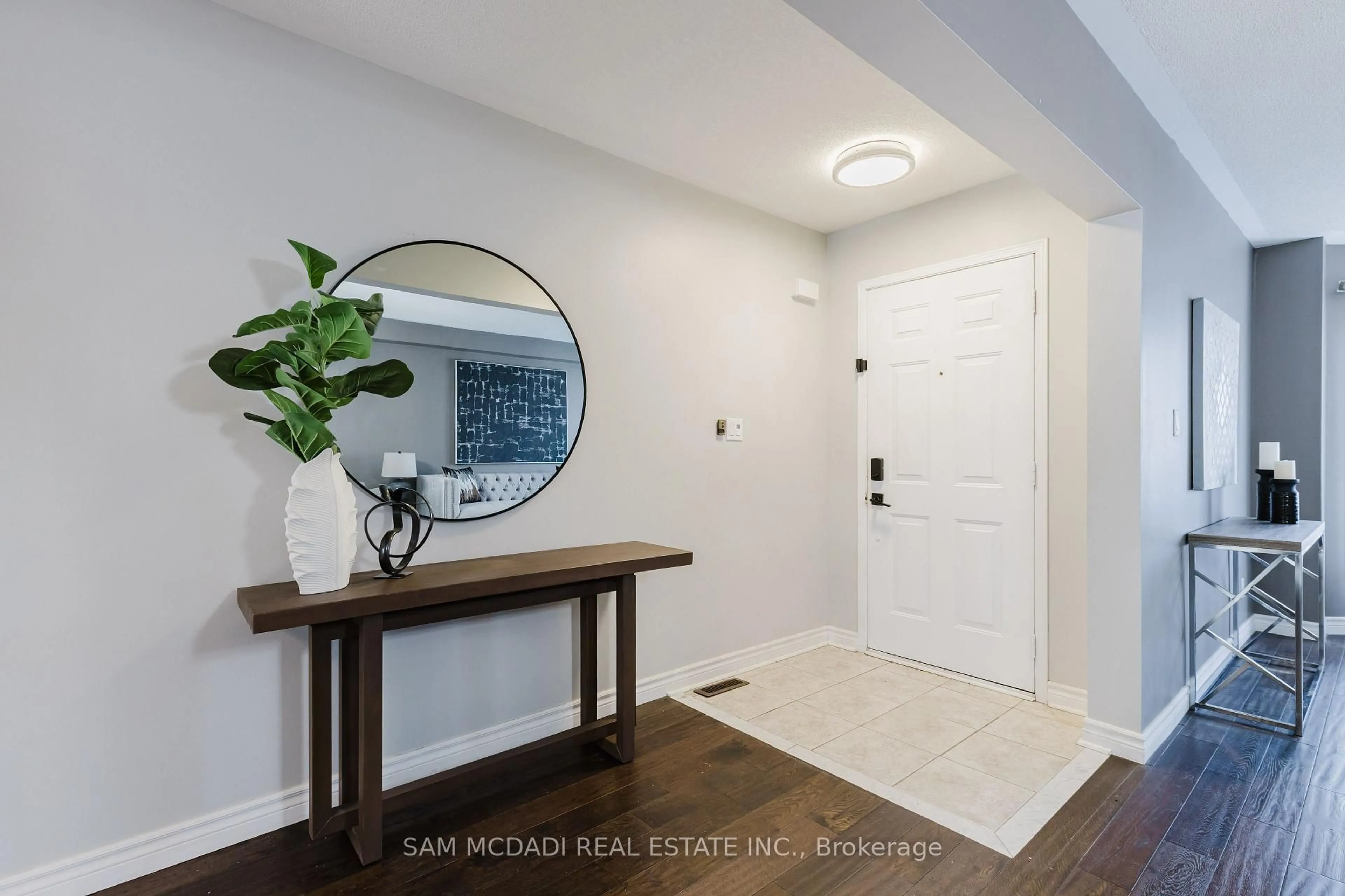 Indoor entryway for 1190 Fox Cres, Milton Ontario L9T 6C5
