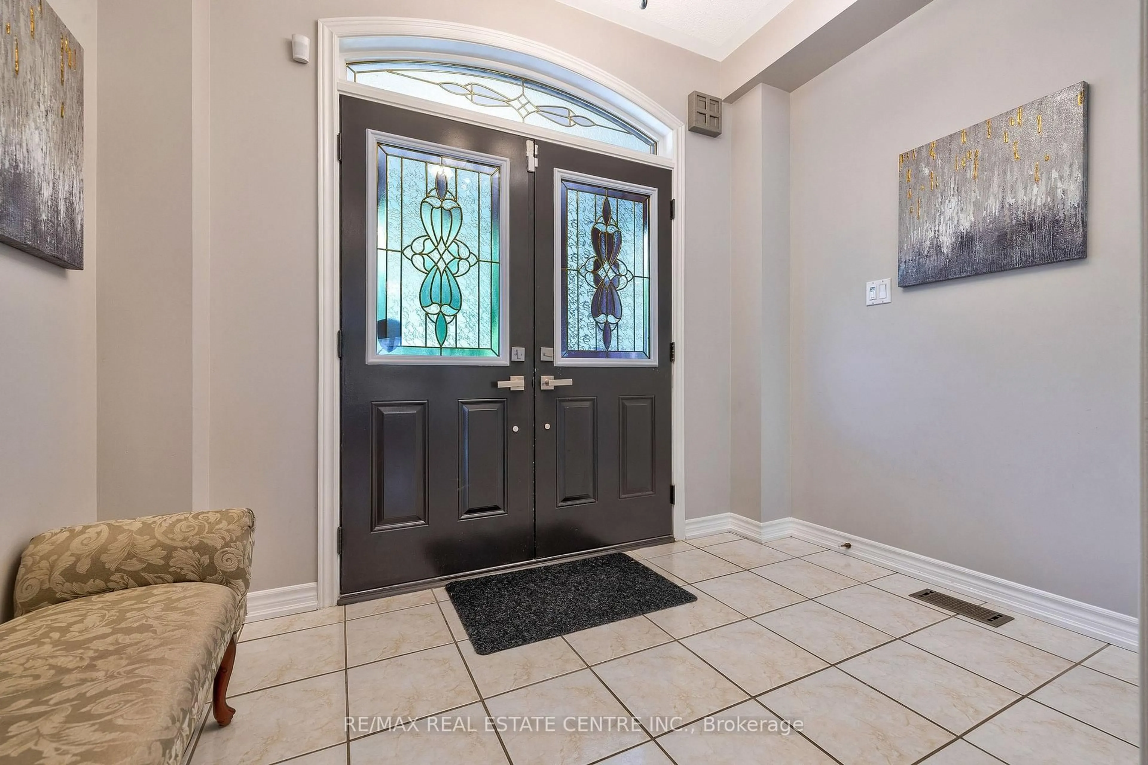 Indoor entryway for 241 Duff Cres, Milton Ontario L9T 0W7
