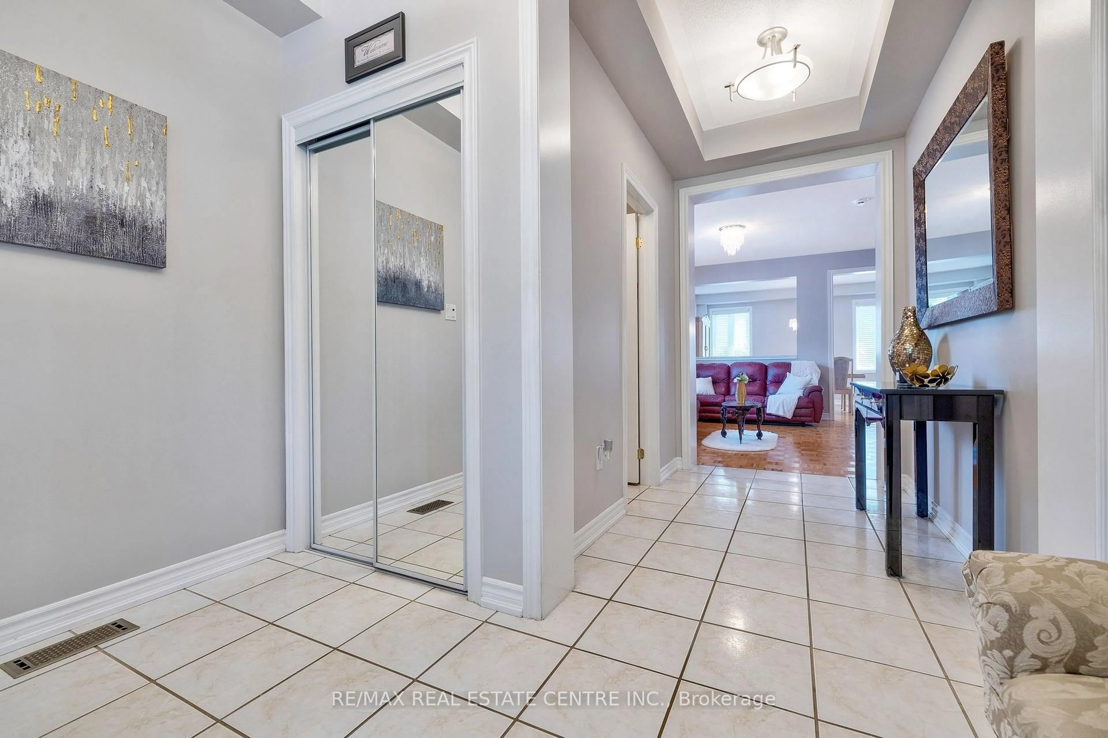 Indoor foyer for 241 Duff Cres, Milton Ontario L9T 0W7