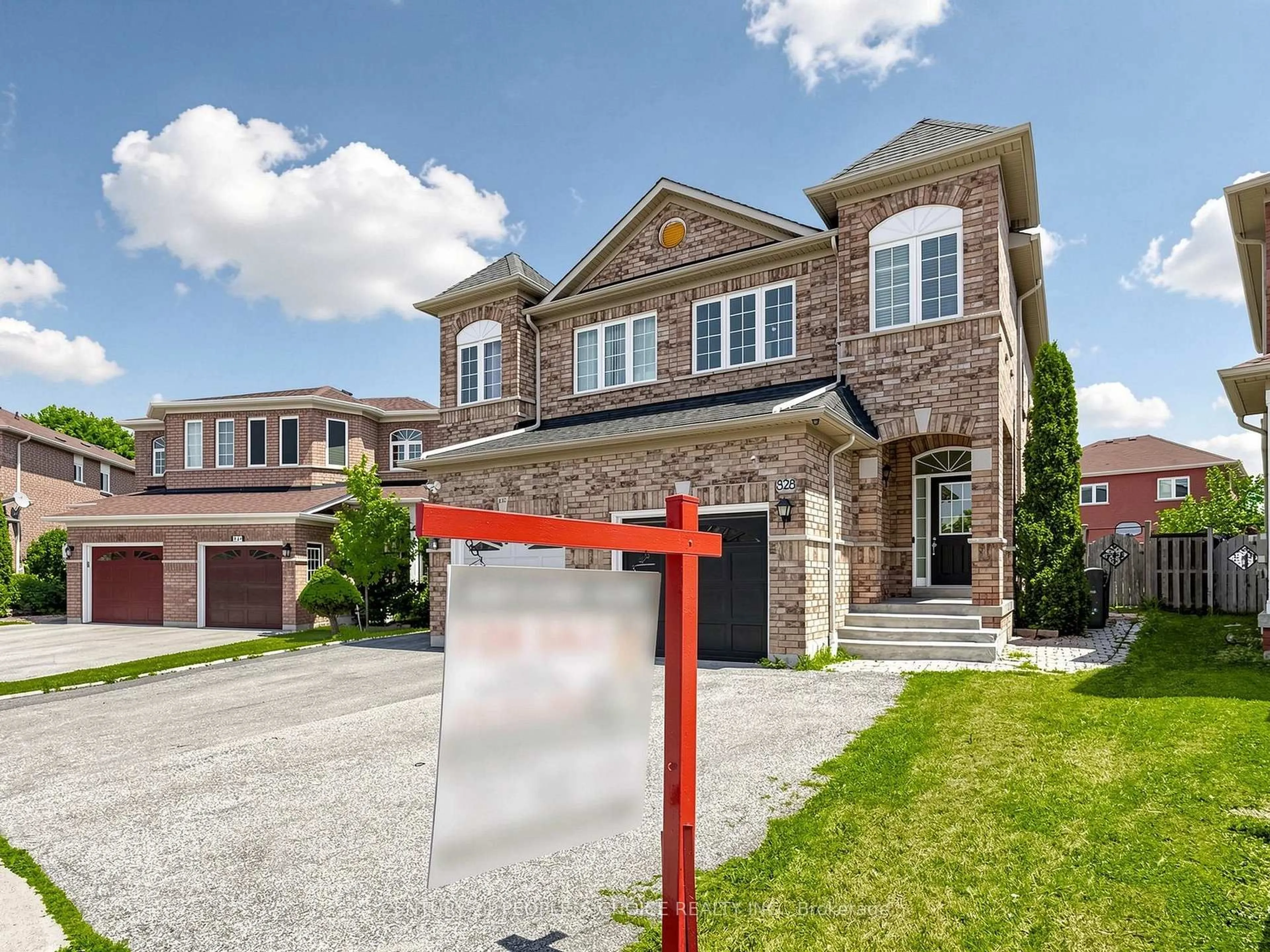 Home with brick exterior material, street for 828 Khan Cres, Mississauga Ontario L5V 2R4