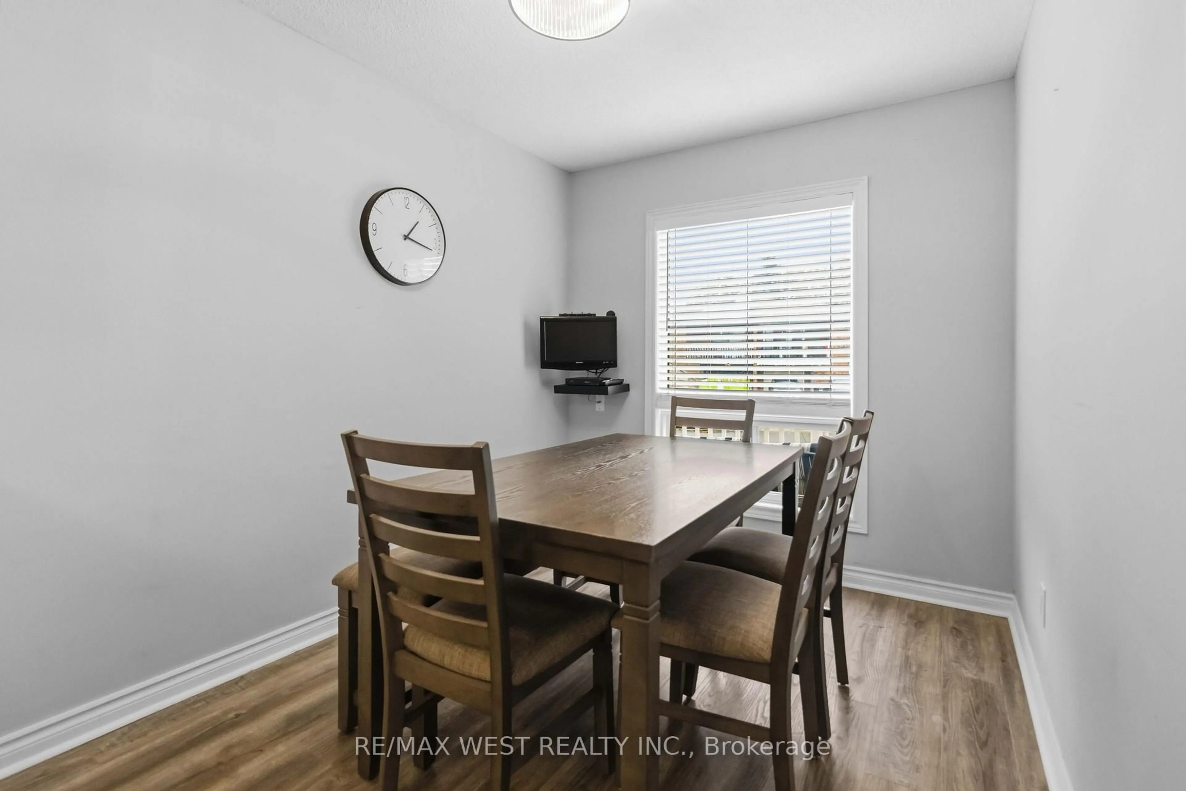 Dining room, wood/laminate floor for 41 Winterfold Dr Dr, Brampton Ontario L6V 3S8