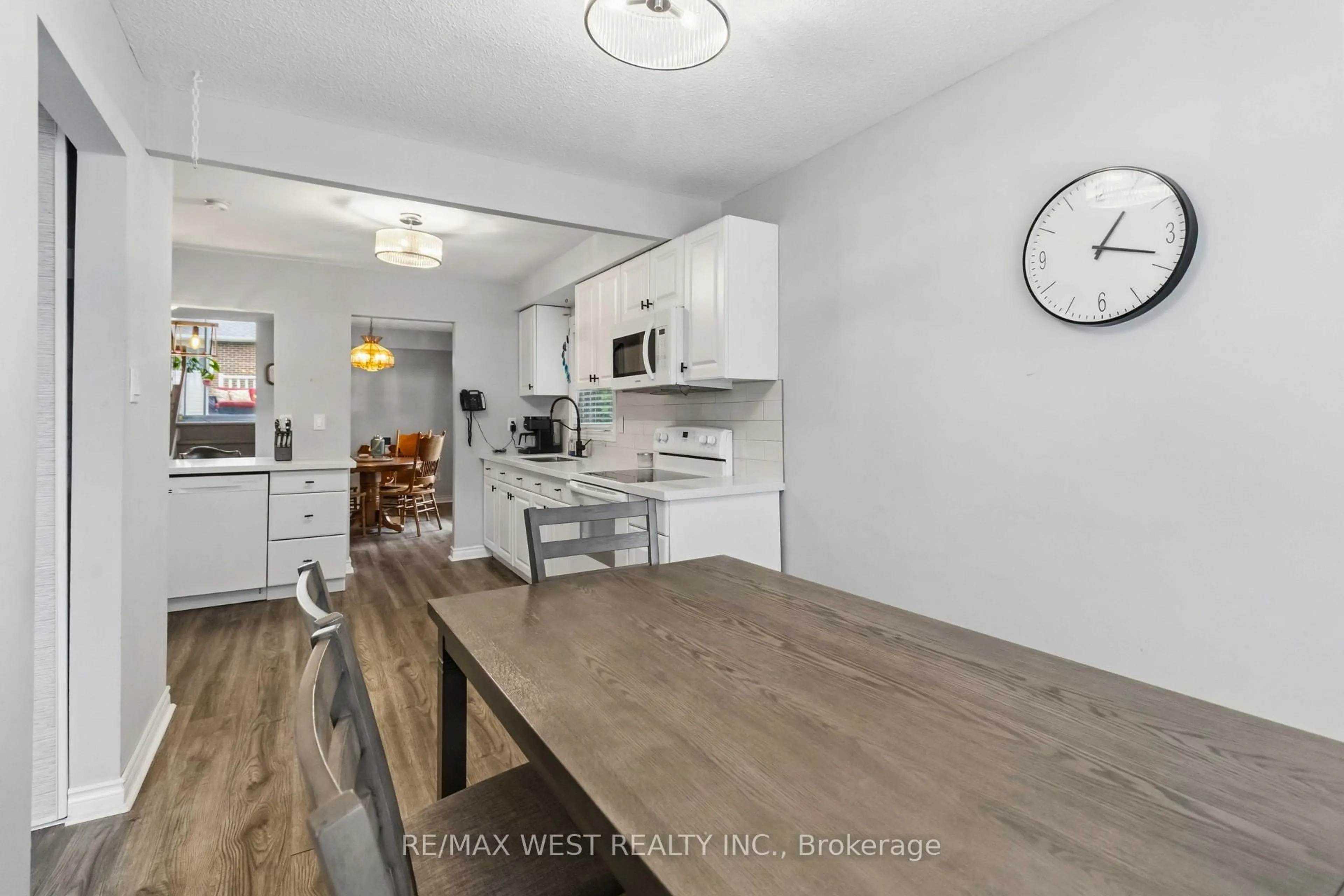 Open concept kitchen, unknown for 41 Winterfold Dr Dr, Brampton Ontario L6V 3S8