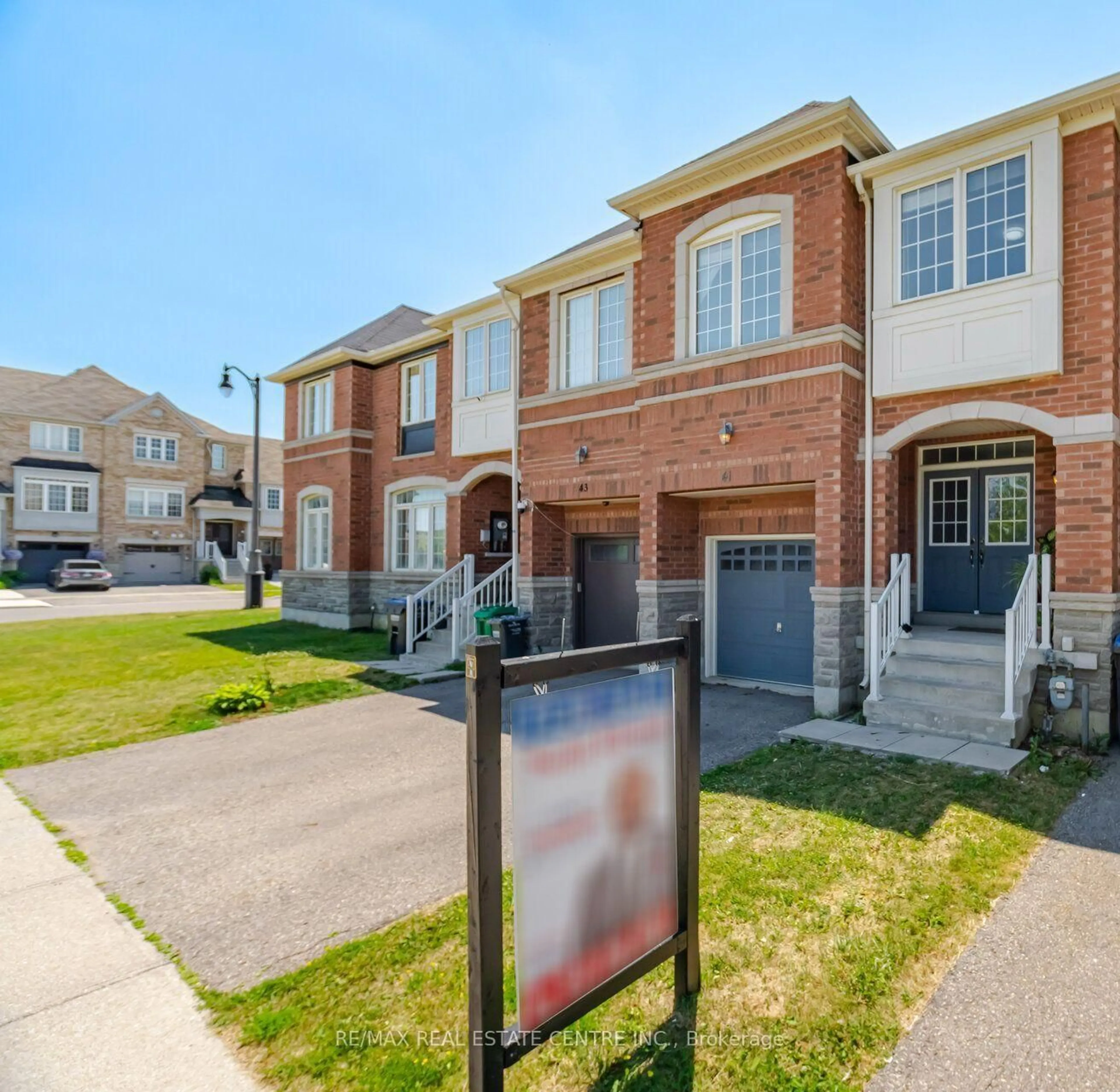 Home with brick exterior material, street for 41 Lorenzo Circ, Brampton Ontario L6R 3N4