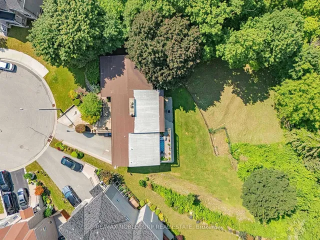 12 George McKenzie Crt, Toronto 3