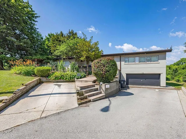 12 George McKenzie Crt, Toronto 5