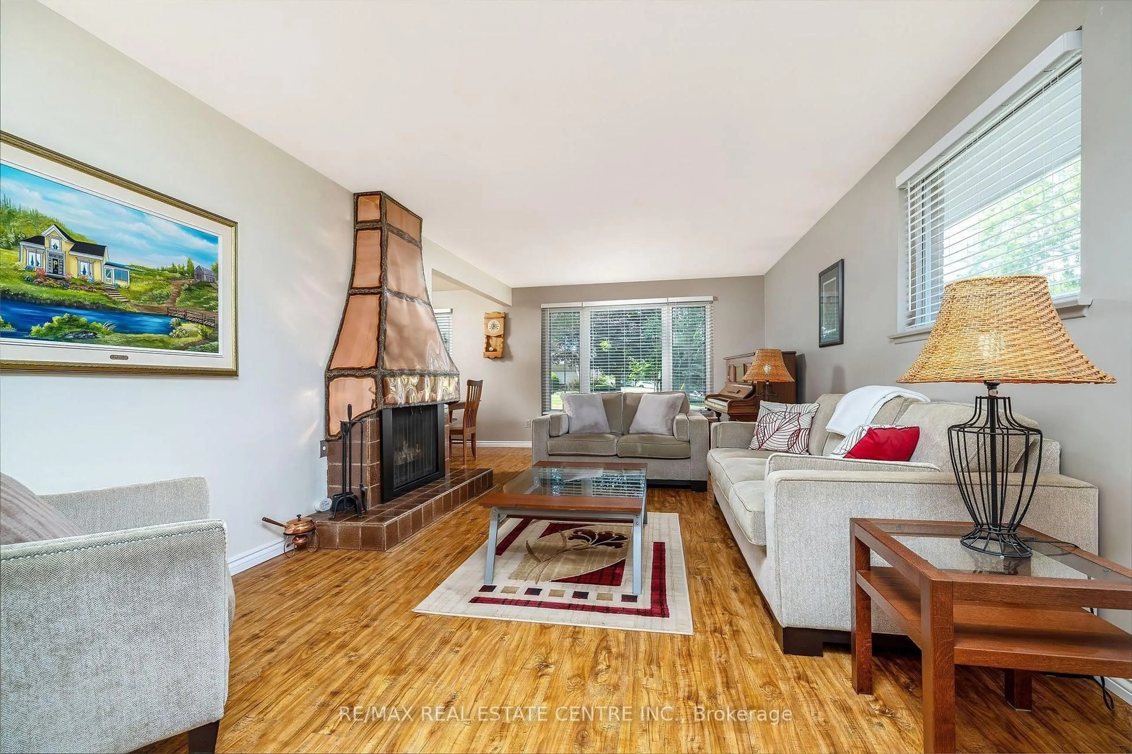 Living room with furniture, unknown for 391 Bell St, Milton Ontario L9T 2B2