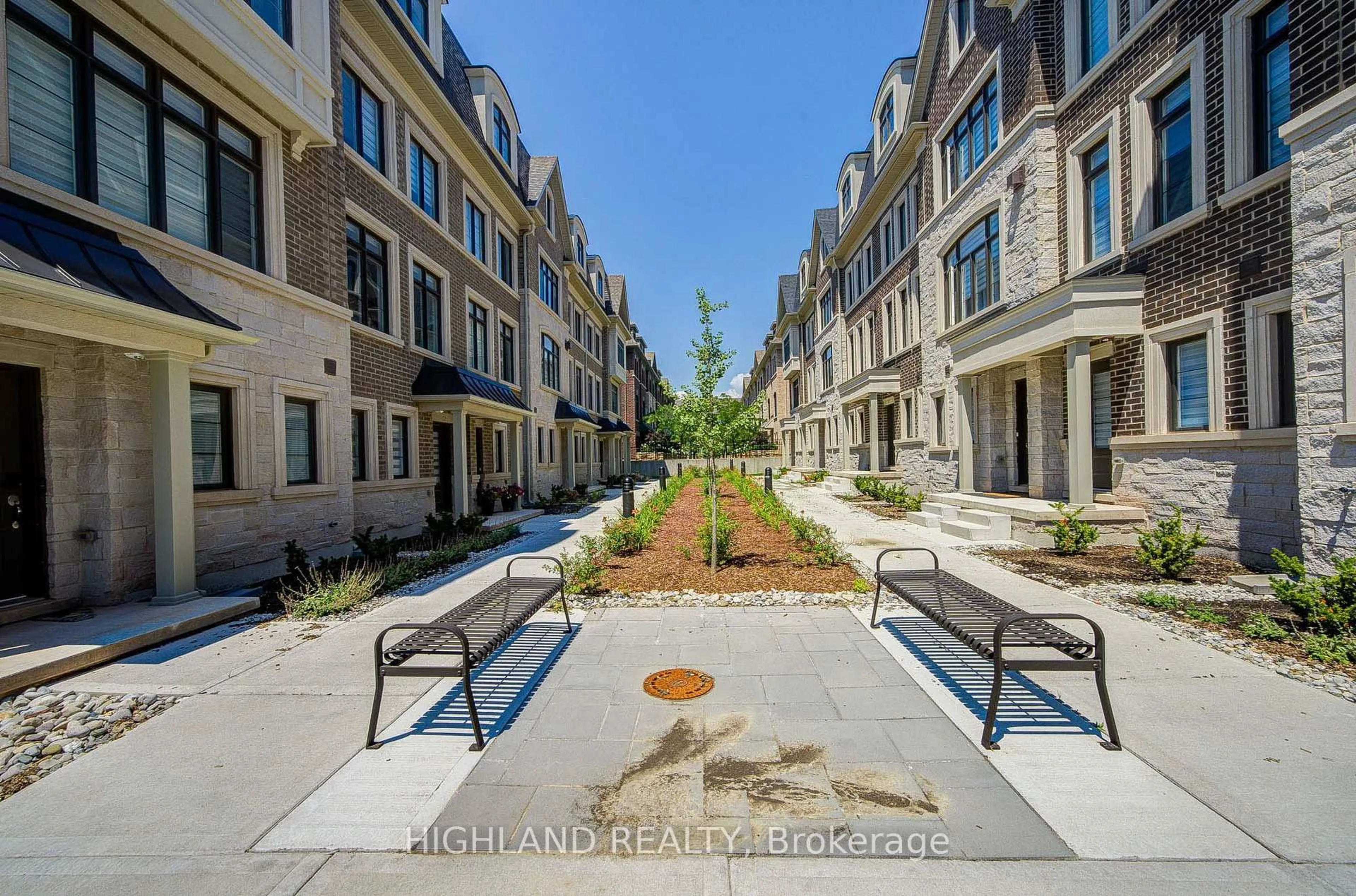 Patio, street for 270 Melody Common #22, Oakville Ontario L6H 8A5