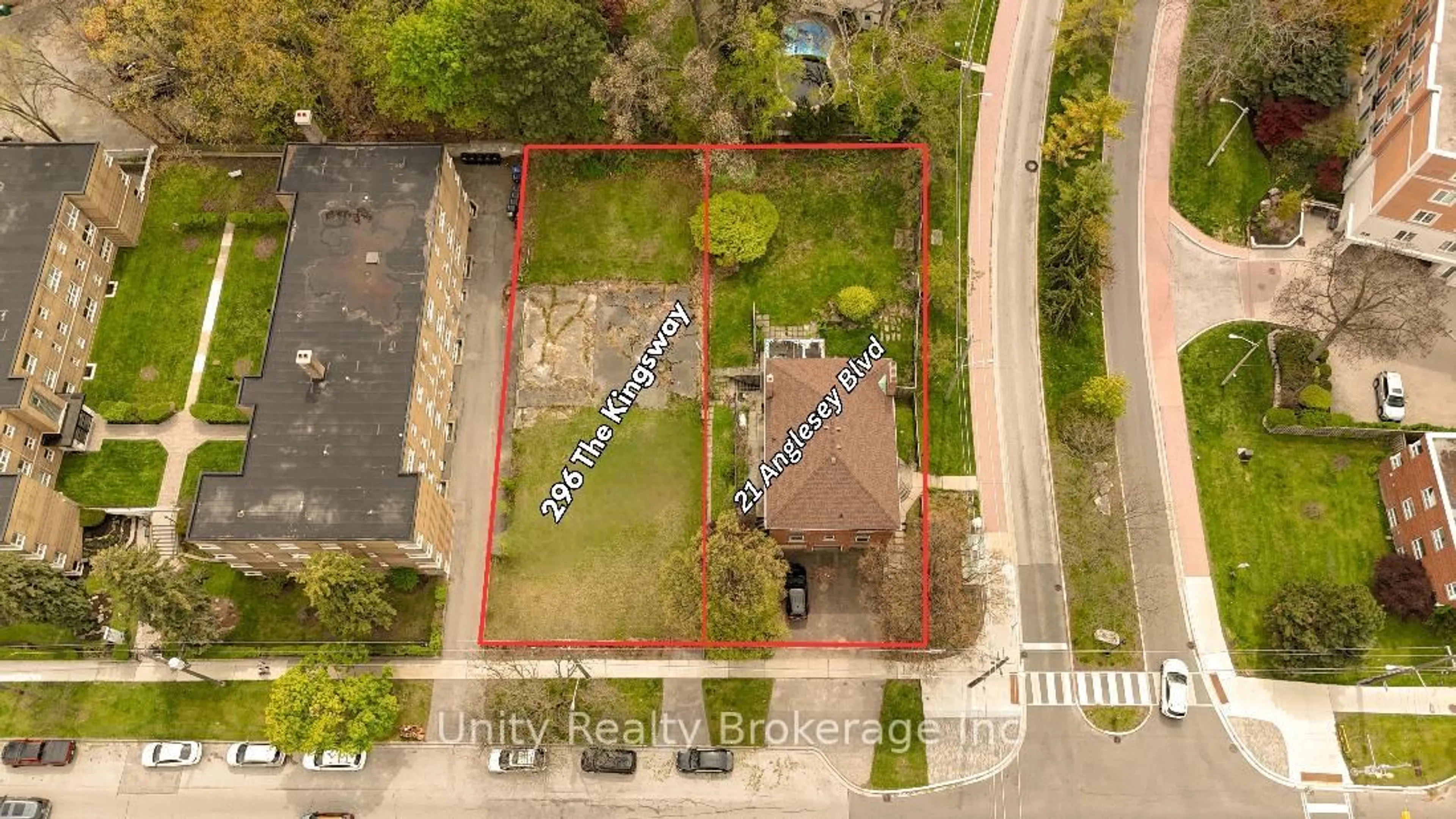 A pic from outside/outdoor area/front of a property/back of a property/a pic from drone, street for 296 The Kingway, Toronto Ontario M9A 3V1