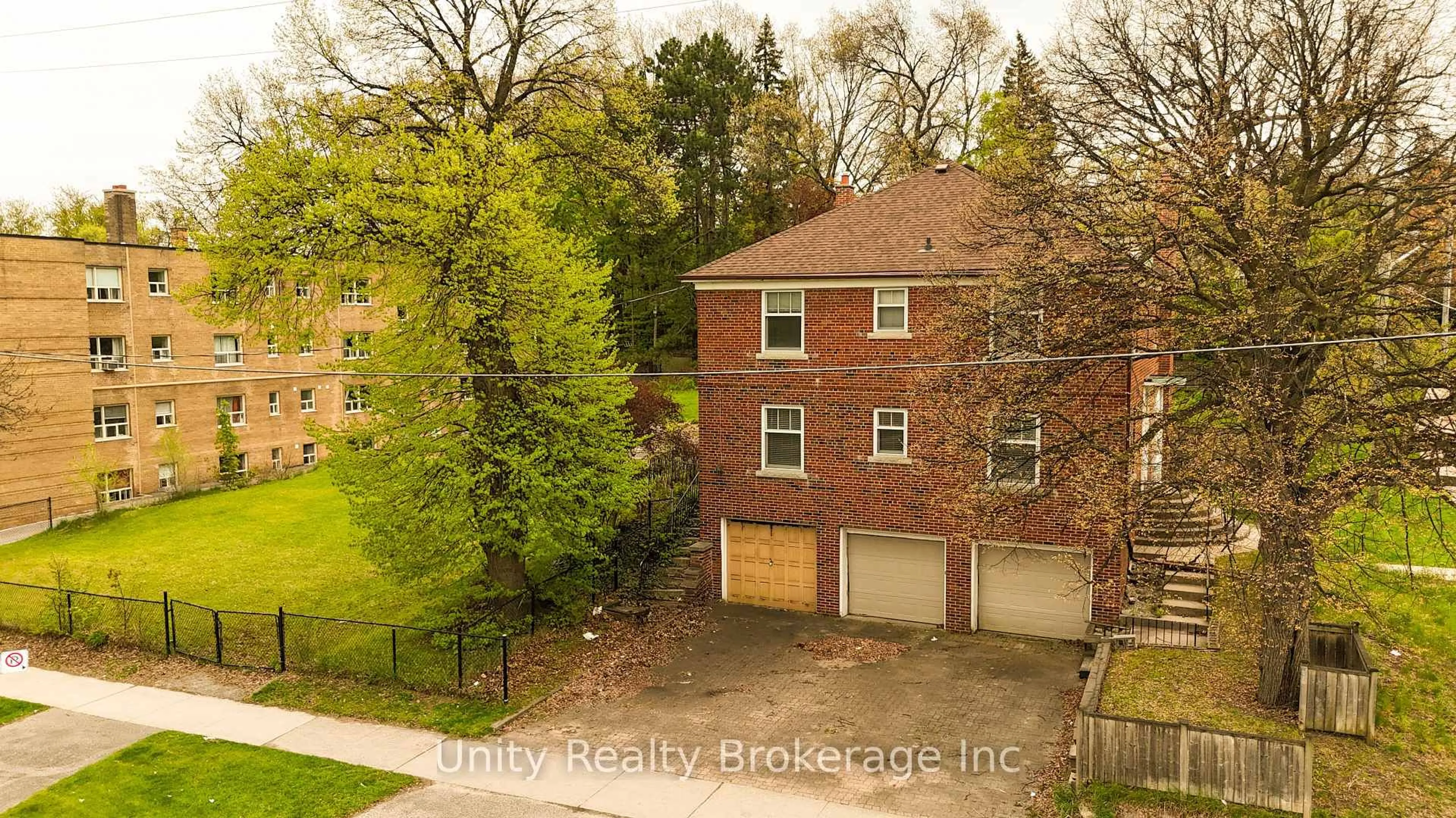 A pic from outside/outdoor area/front of a property/back of a property/a pic from drone, city buildings view from balcony for 296 The Kingway, Toronto Ontario M9A 3V1