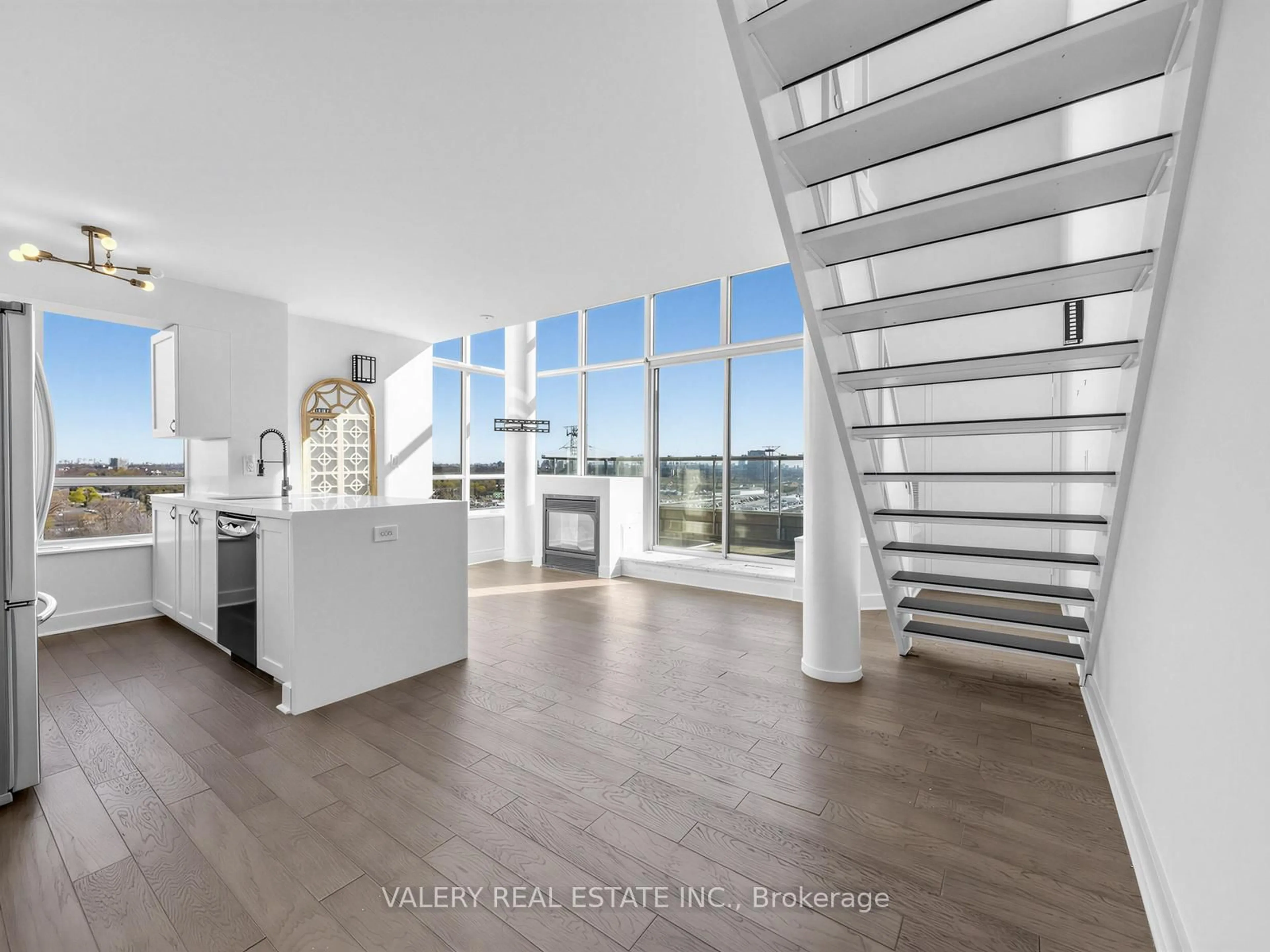 Unknown for 250 Manitoba St #827, Toronto Ontario M8Y 4G8