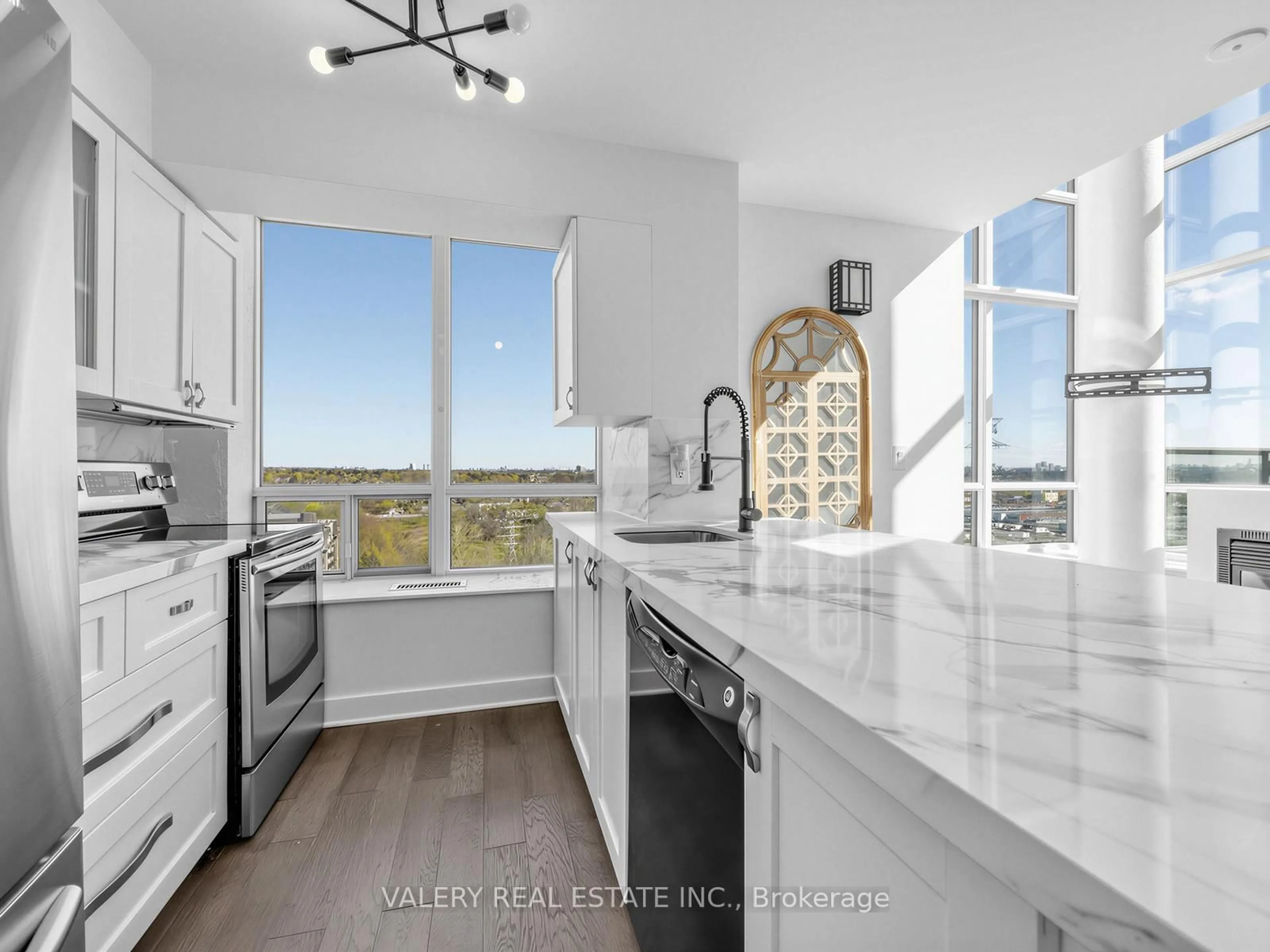 Open concept kitchen, ceramic/tile floor for 250 Manitoba St #827, Toronto Ontario M8Y 4G8