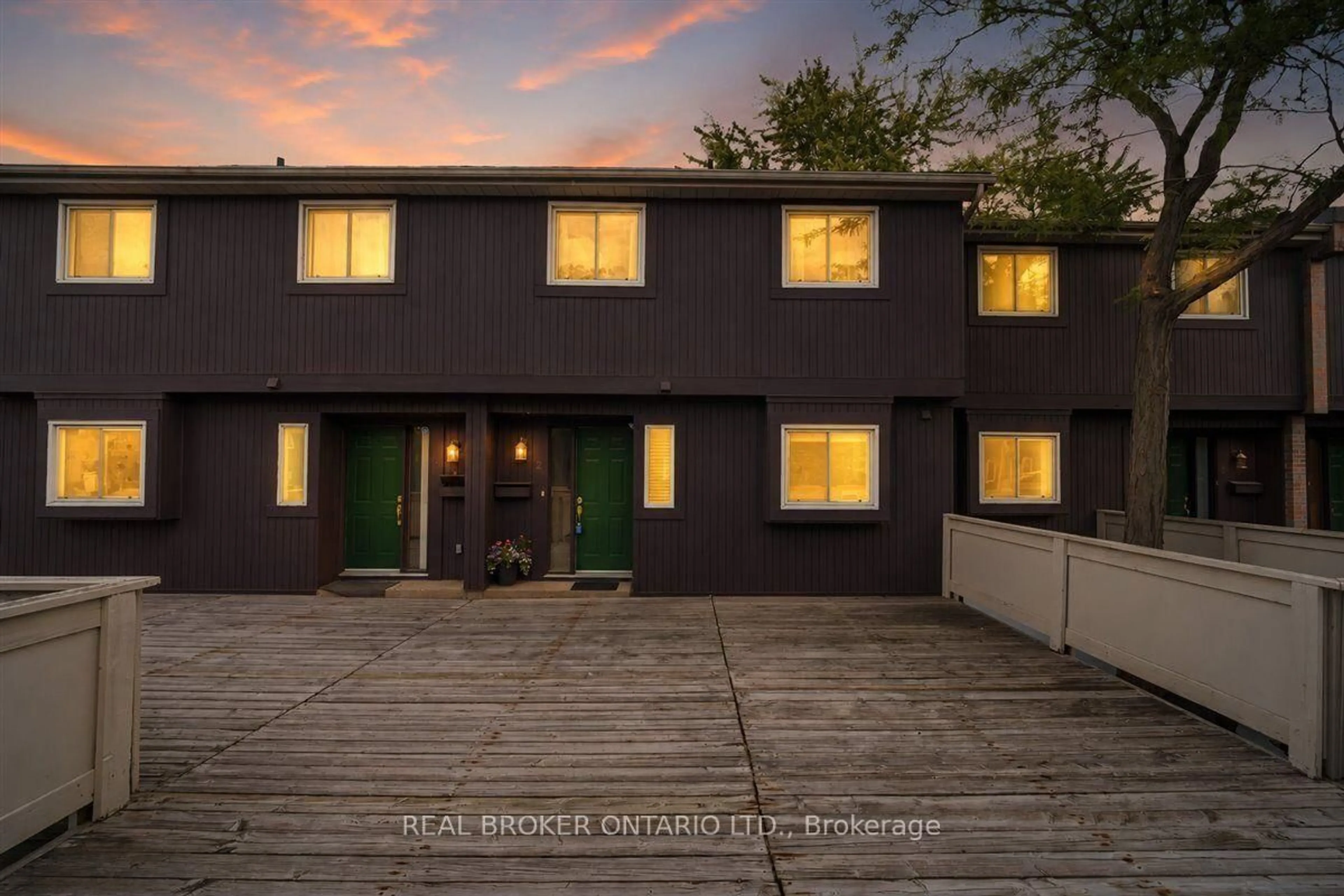A pic from outside/outdoor area/front of a property/back of a property/a pic from drone, street for 6855 Glen Erin Dr #2, Mississauga Ontario L5N 1P6