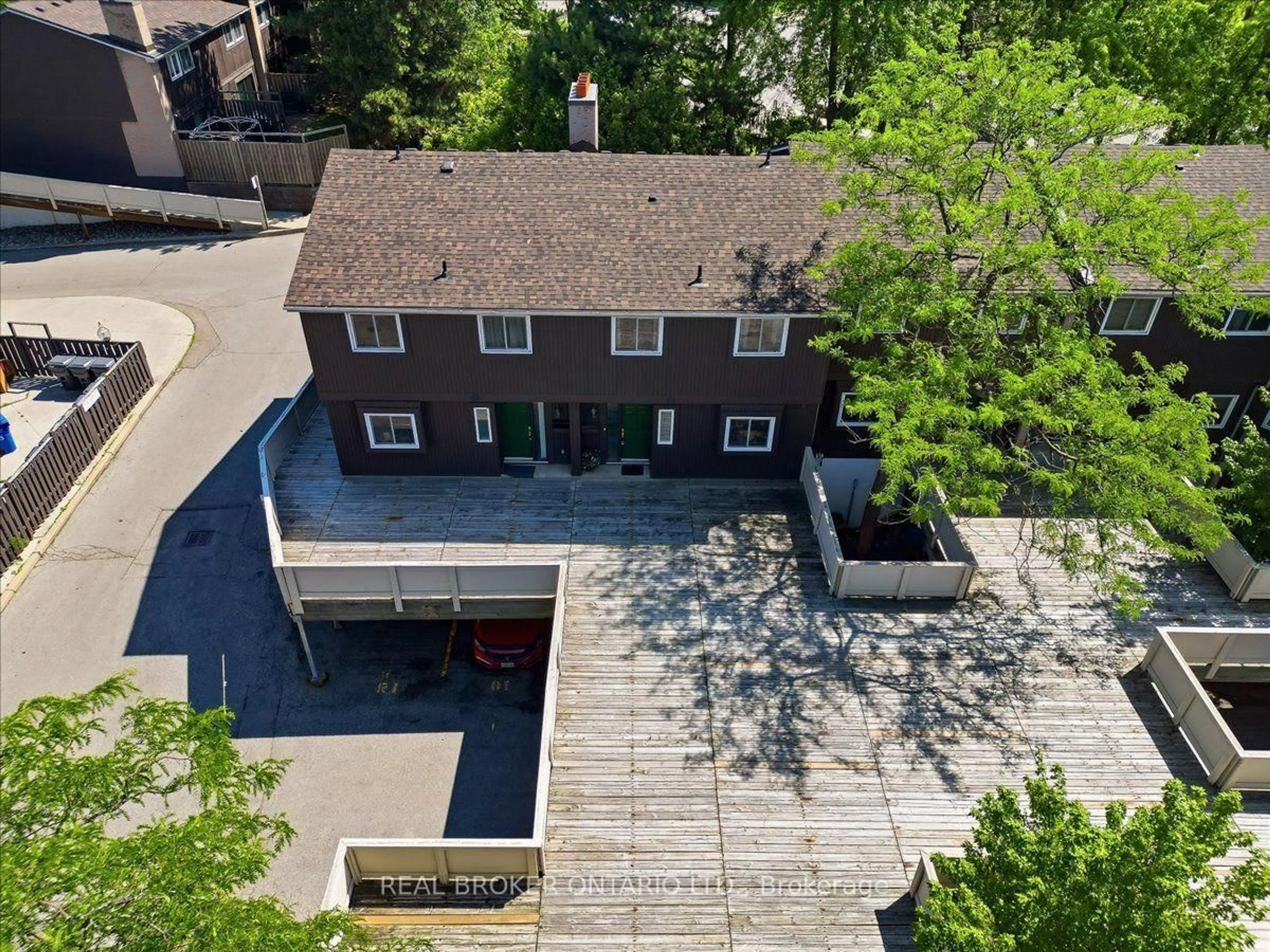A pic from outside/outdoor area/front of a property/back of a property/a pic from drone, street for 6855 Glen Erin Dr #2, Mississauga Ontario L5N 1P6