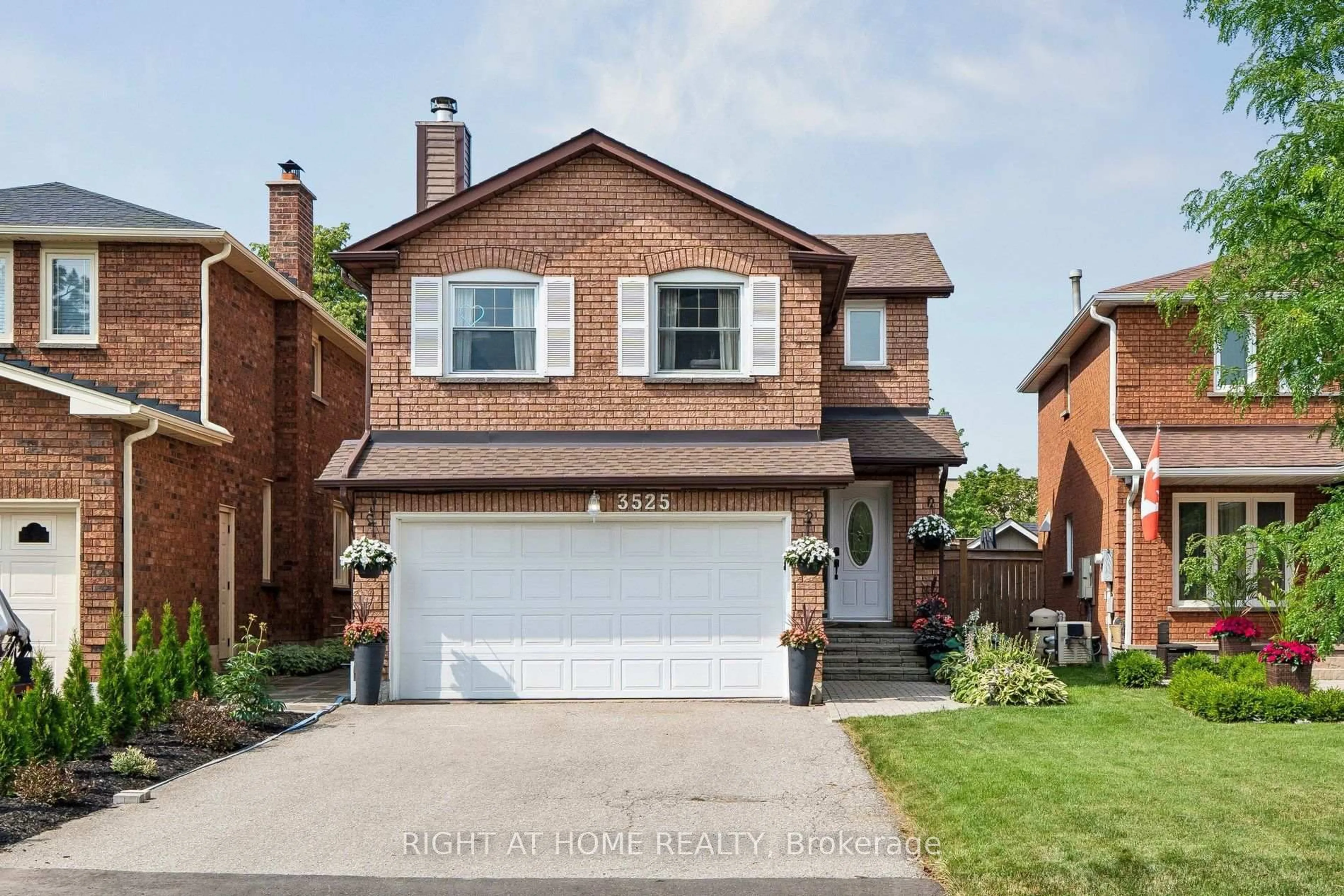 Home with brick exterior material, street for 3525 Bertrand Rd, Mississauga Ontario L5L 4G8