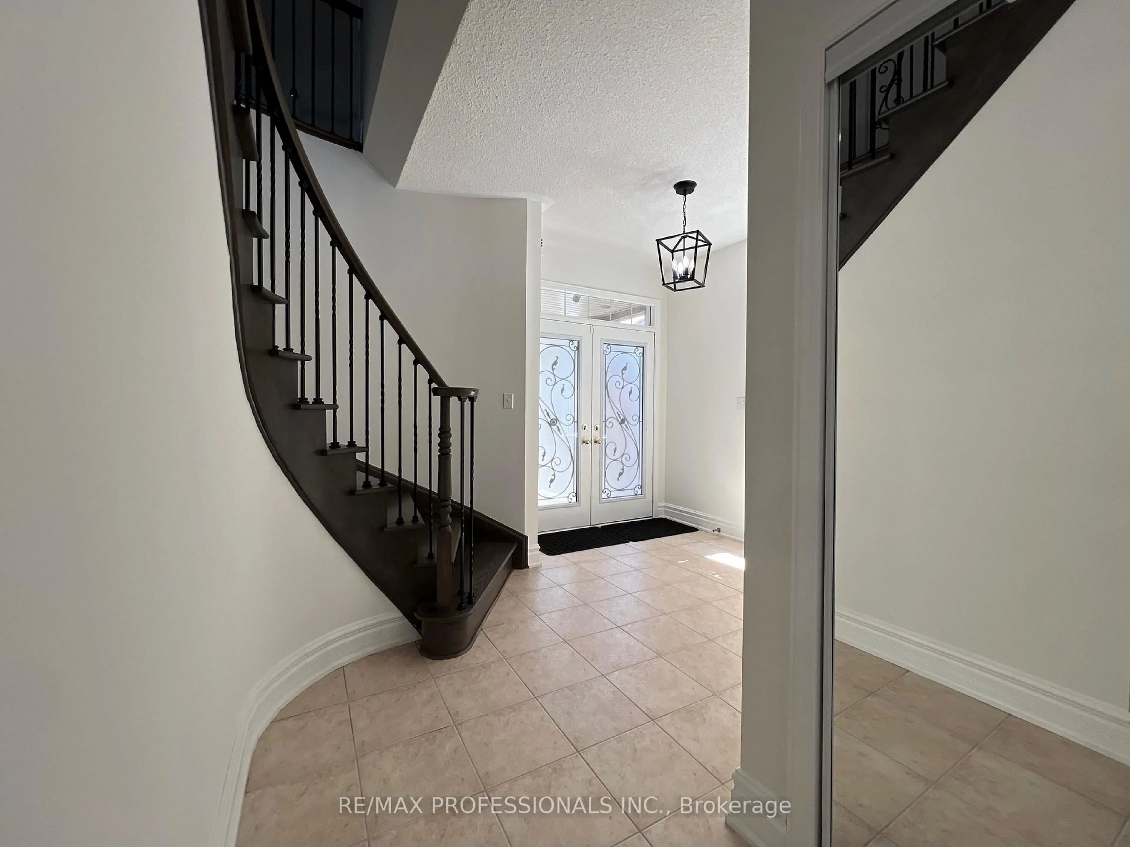 Unknown for 3895 Henrietta Way, Mississauga Ontario L5M 7Y4