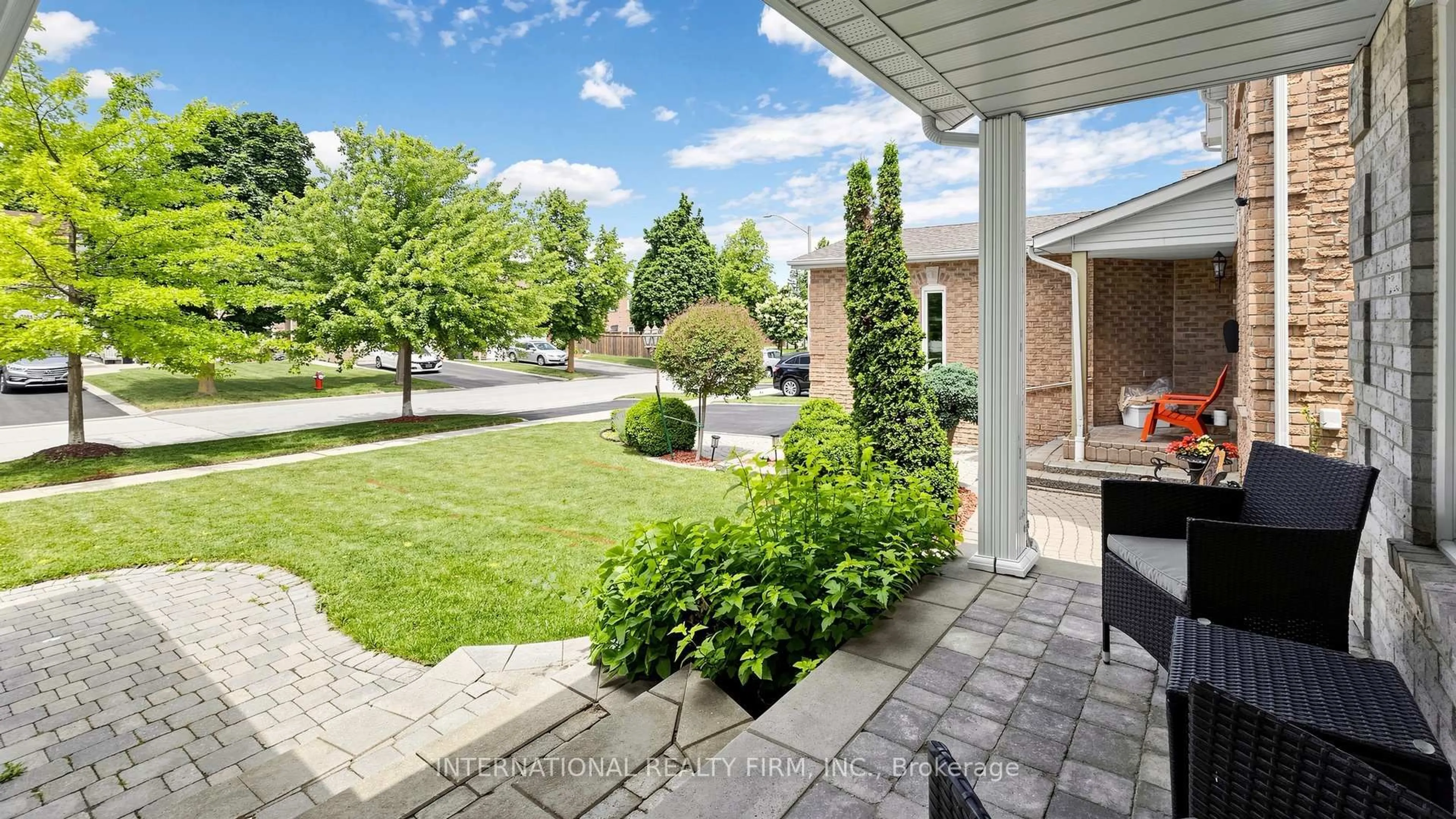 Patio, street for 3180 Pebblewood Rd, Mississauga Ontario L5N 6P5