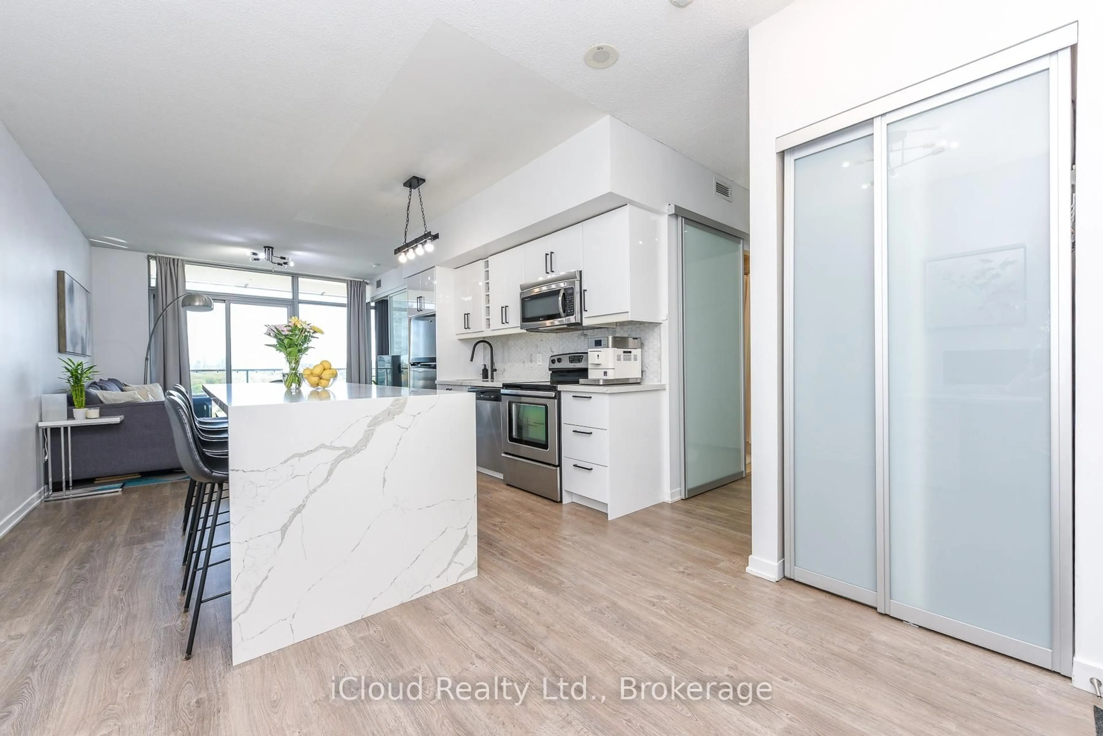 Open concept kitchen, unknown for 103 The Queensway #1303, Toronto Ontario M6S 5B3
