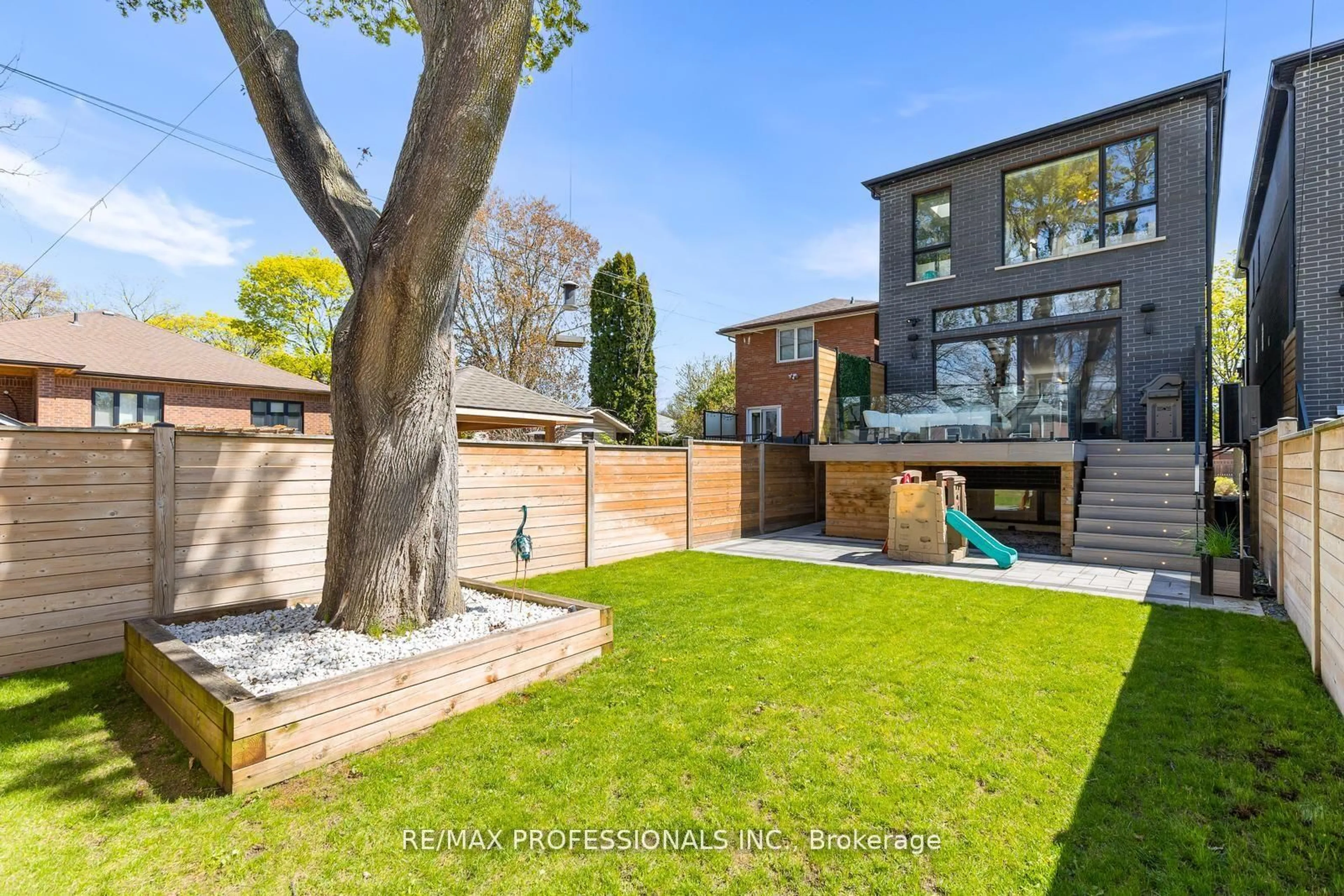 A pic from outside/outdoor area/front of a property/back of a property/a pic from drone, street for 216 Aldercrest Rd, Toronto Ontario M8W 4J4