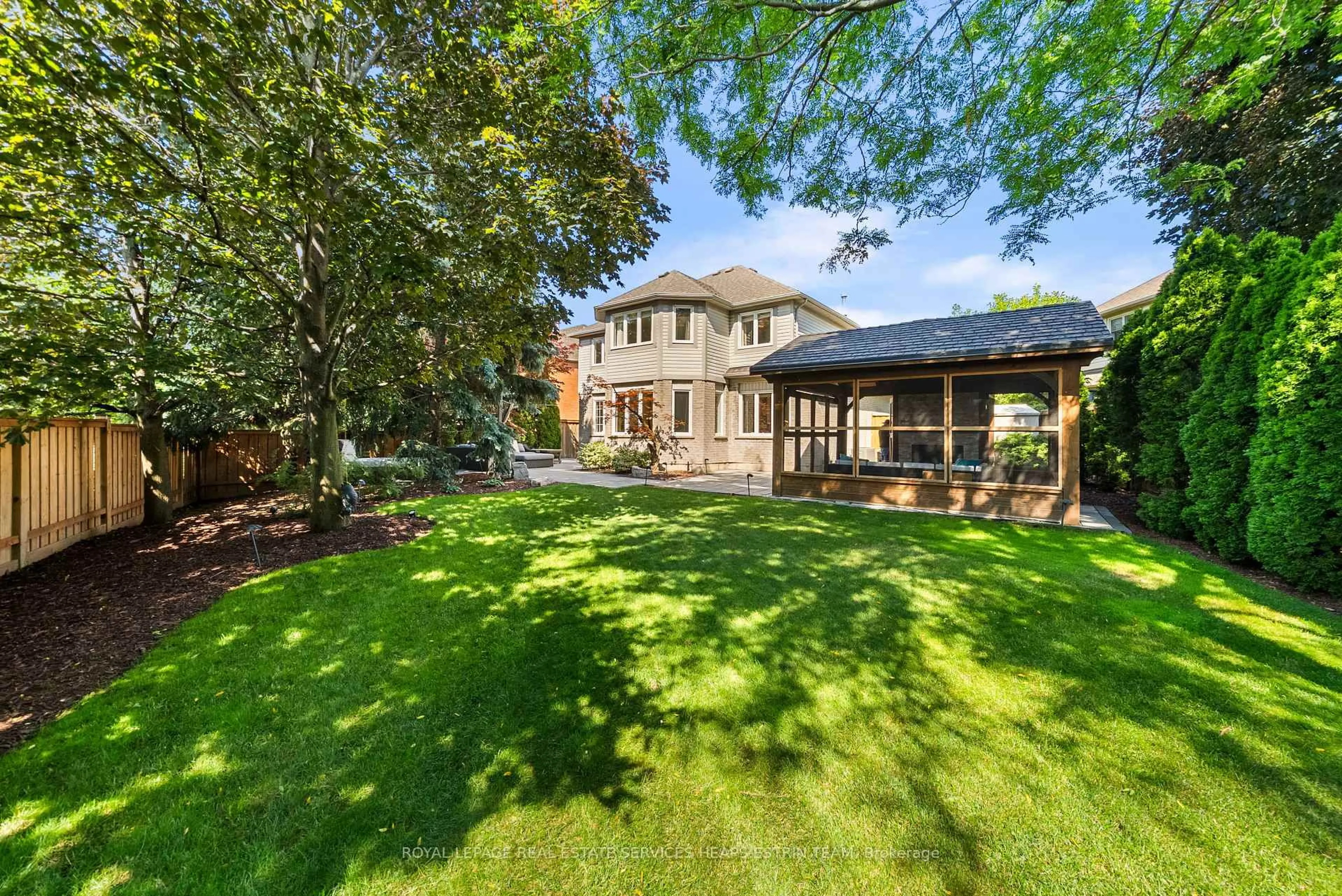 A pic from outside/outdoor area/front of a property/back of a property/a pic from drone, unknown for 5851 Cornell Cres, Mississauga Ontario L5M 5R6
