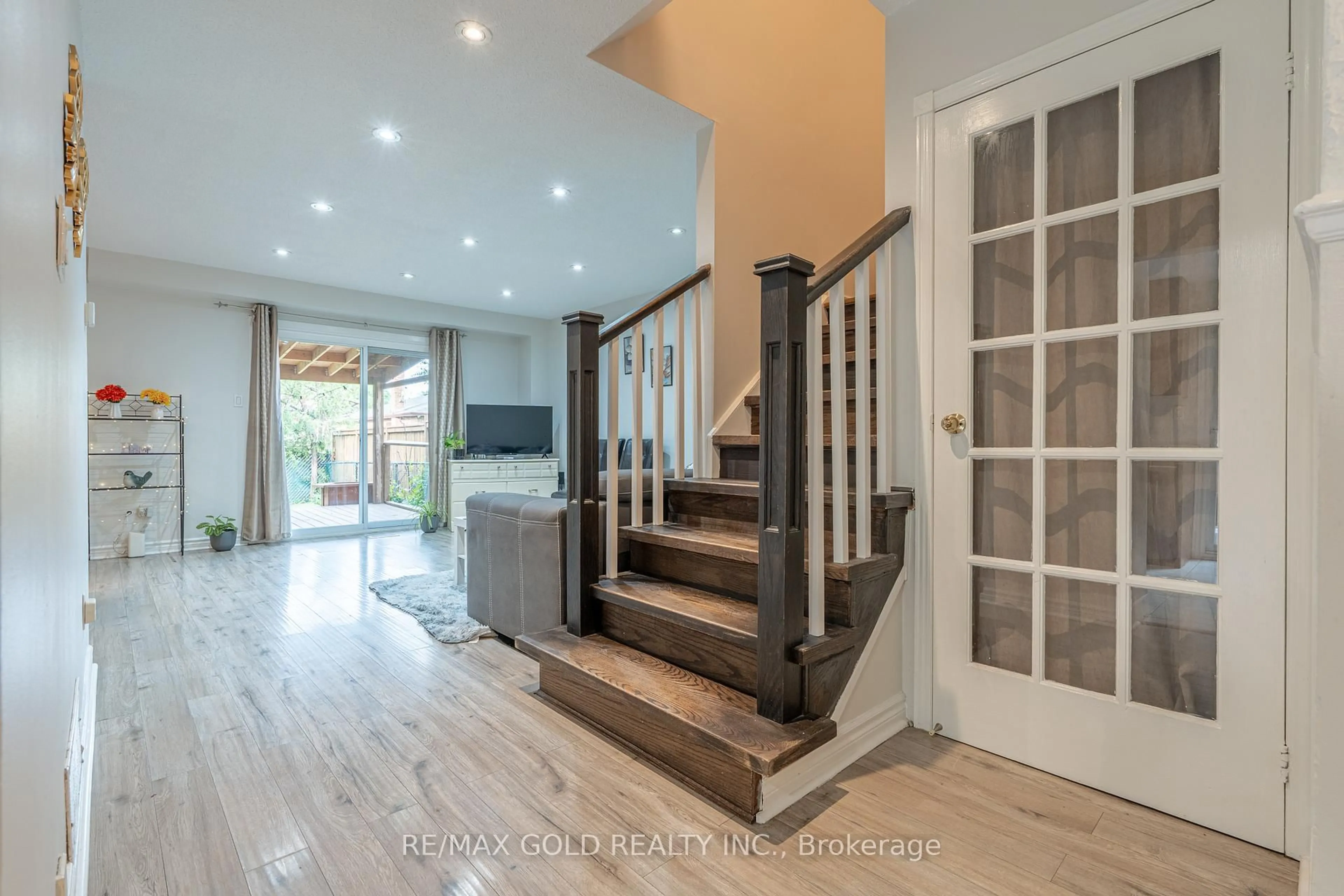 Indoor entryway for 23 Judith Cres, Brampton Ontario L6S 3J3