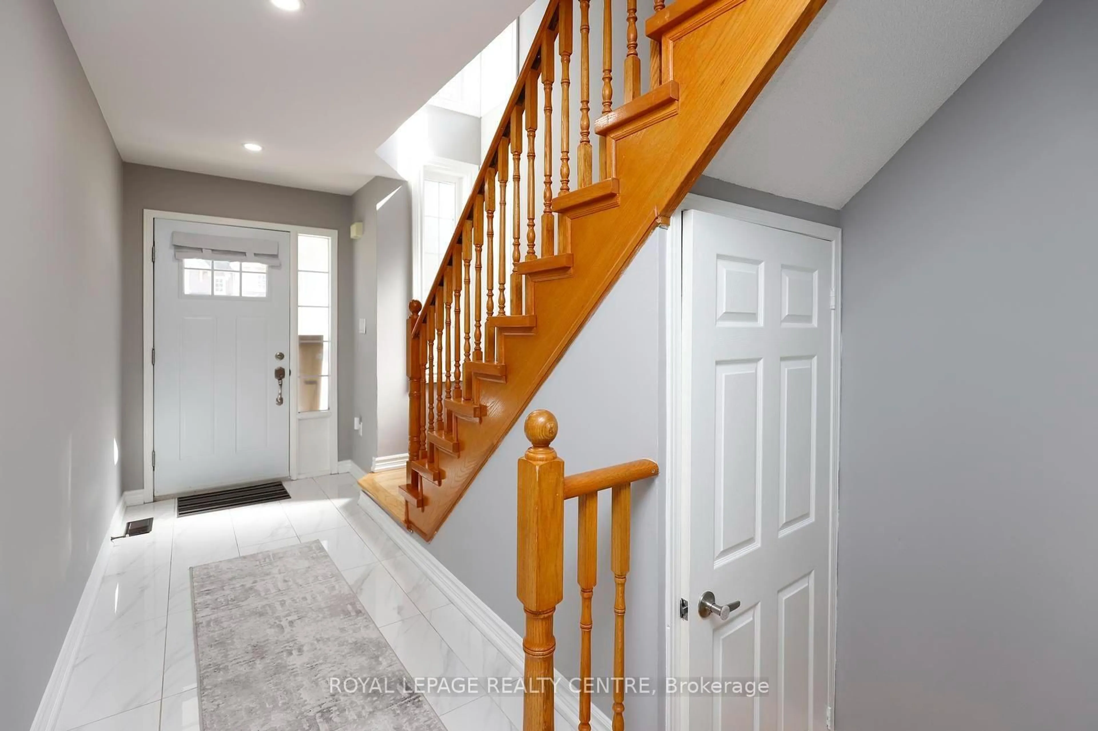Indoor entryway for 1575 South Parade Crt #45, Mississauga Ontario L5M 6E9