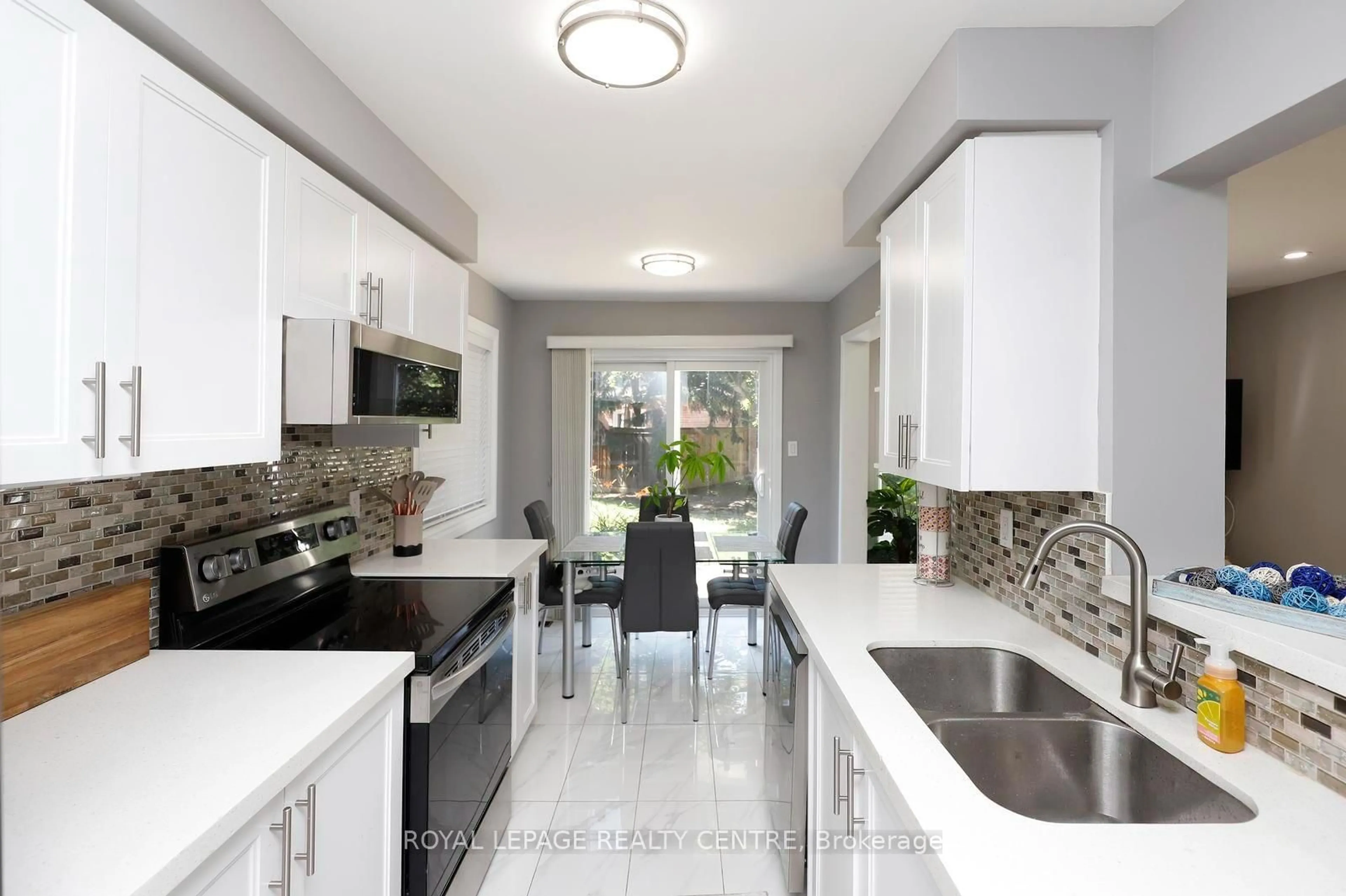 Contemporary kitchen, ceramic/tile floor for 1575 South Parade Crt #45, Mississauga Ontario L5M 6E9