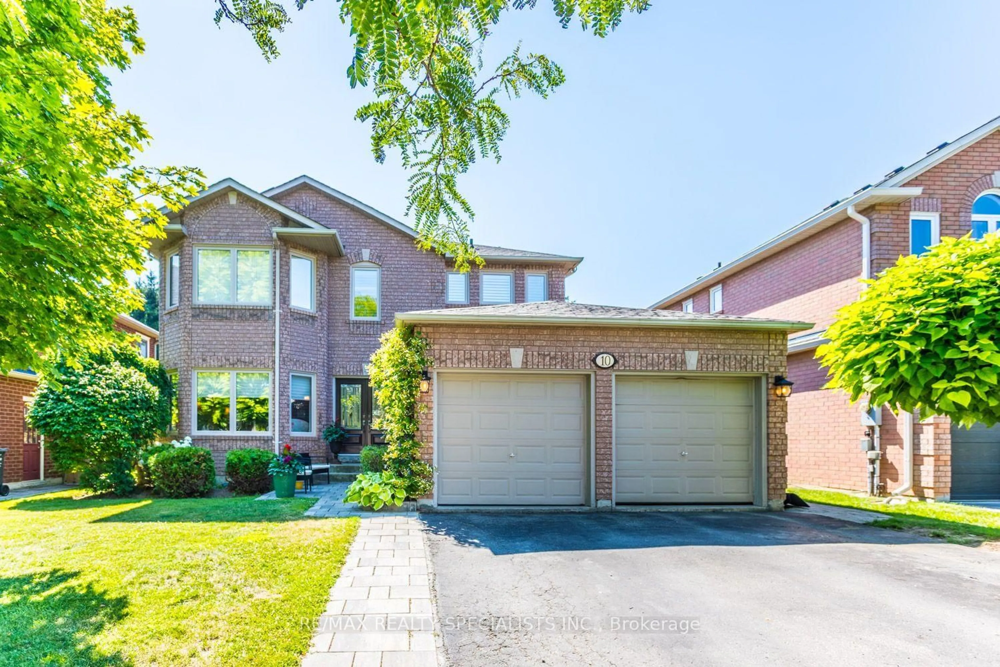 Home with brick exterior material, street for 10 Split Maple Lane, Halton Hills Ontario L7G 5R7