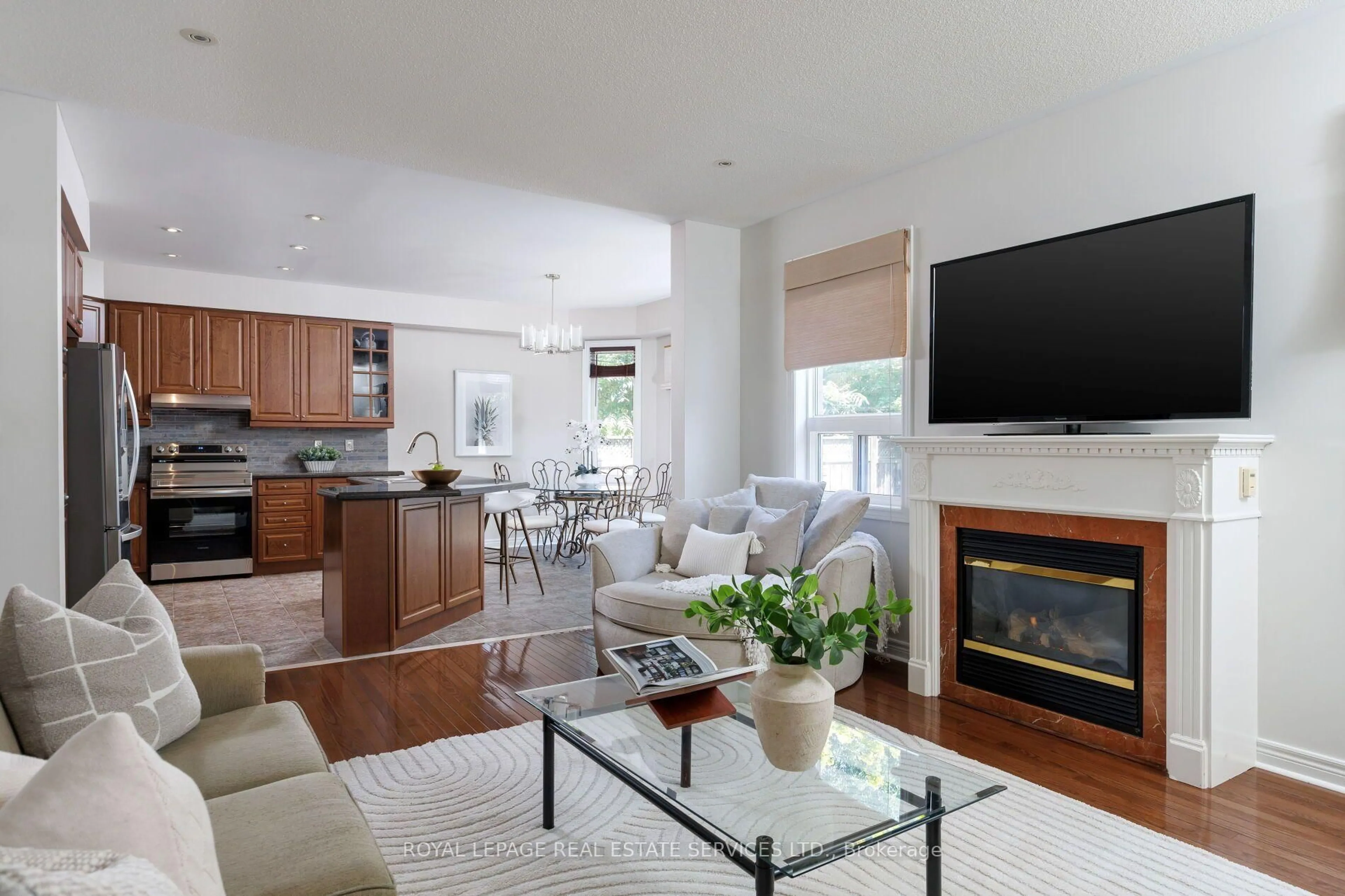 Living room with furniture, wood/laminate floor for 2190 Kingsridge Dr, Oakville Ontario L6M 4Z3