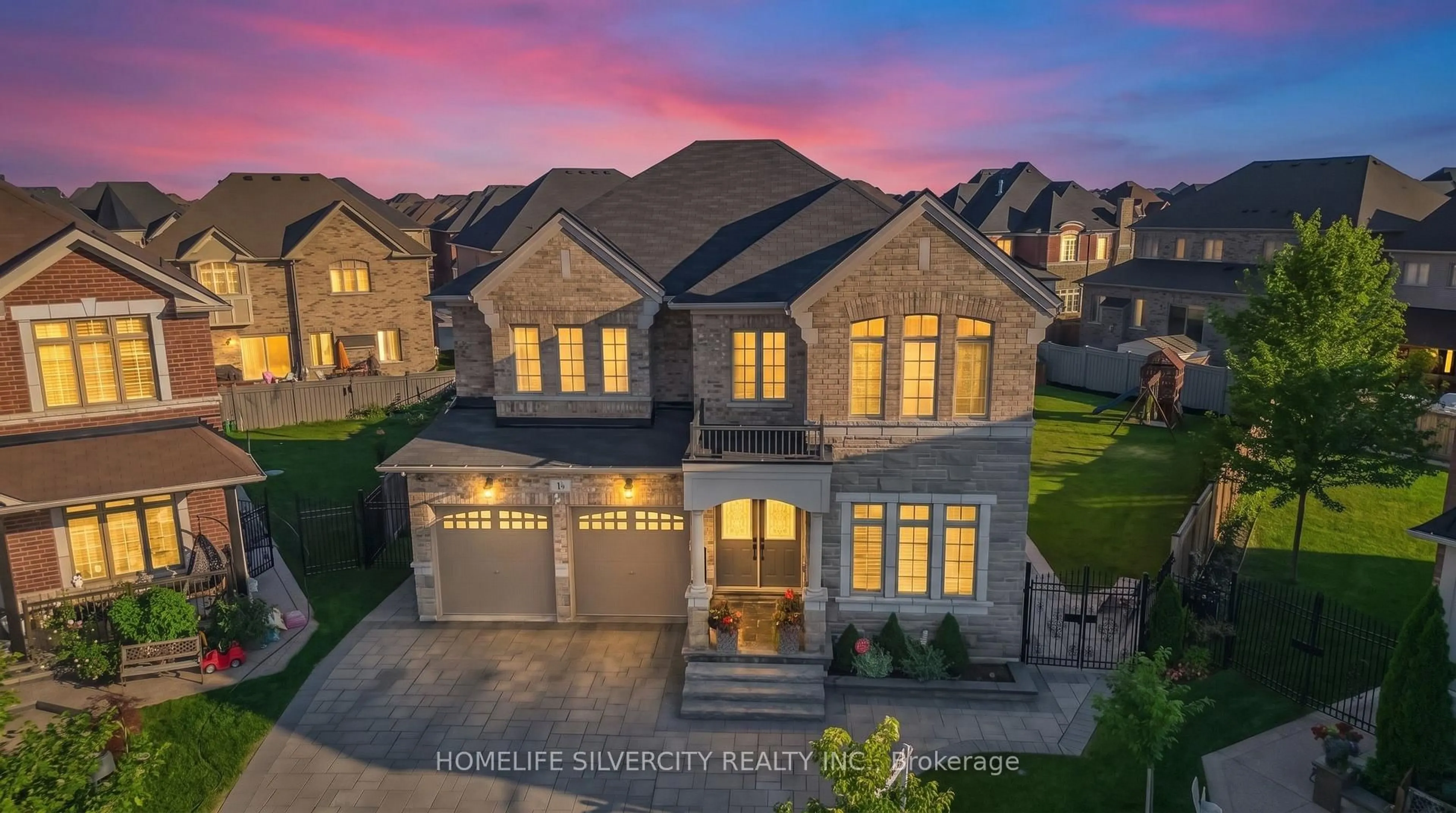 A pic from outside/outdoor area/front of a property/back of a property/a pic from drone, street for 14 Observatory Cres, Brampton Ontario L6P 4H9