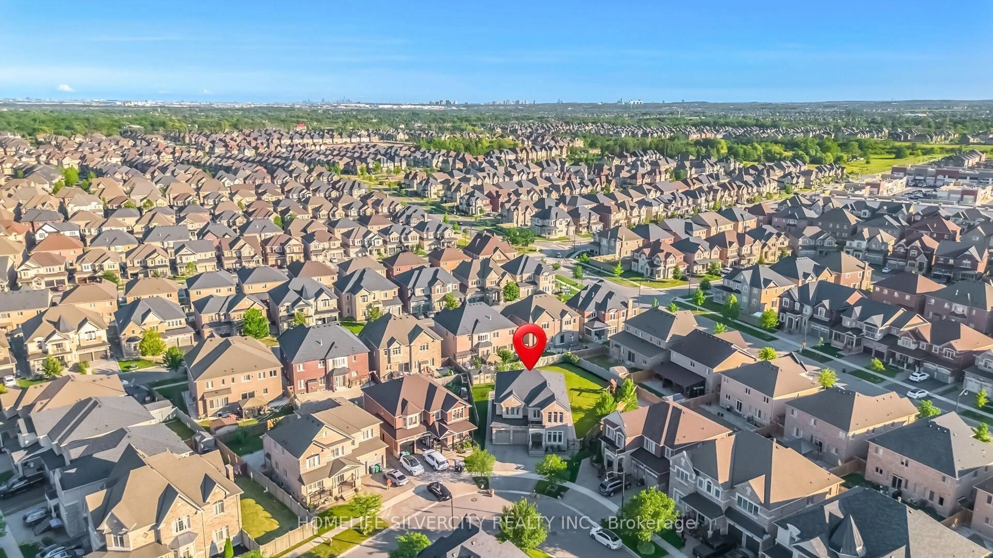 A pic from outside/outdoor area/front of a property/back of a property/a pic from drone, city buildings view from balcony for 14 Observatory Cres, Brampton Ontario L6P 4H9