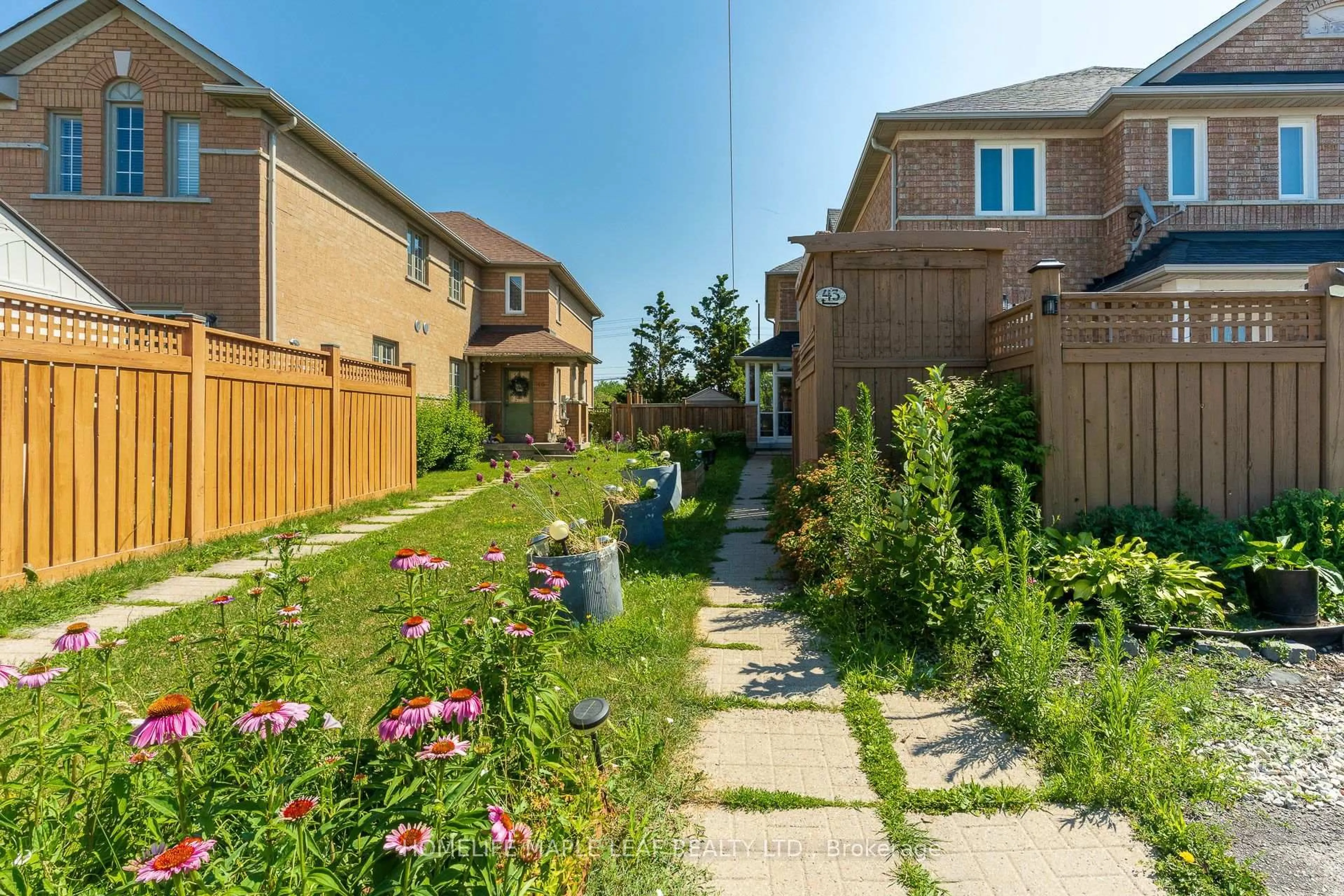 Patio, street for 43 Morningmist St, Brampton Ontario L6R 2A6