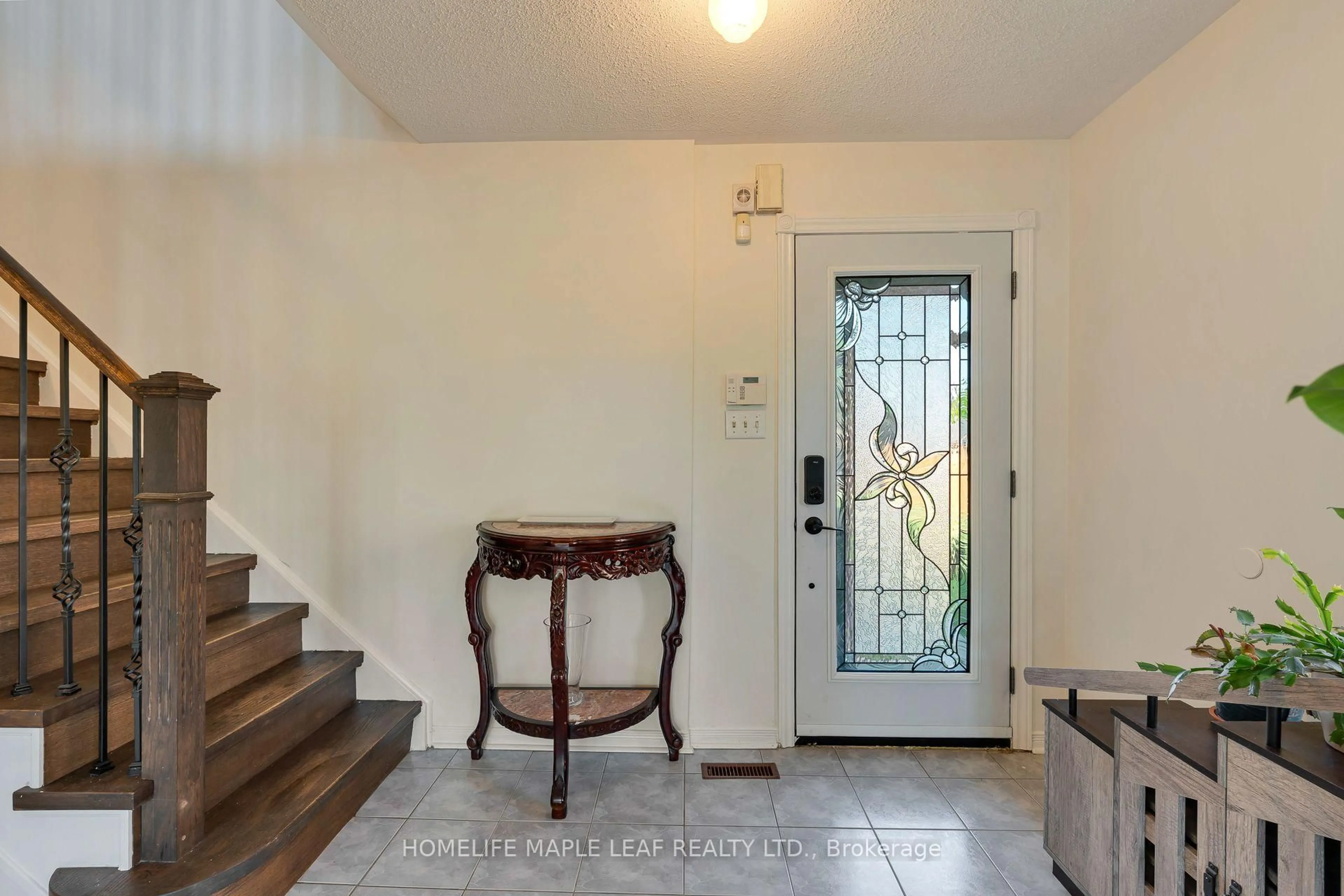 Indoor entryway for 43 Morningmist St, Brampton Ontario L6R 2A6