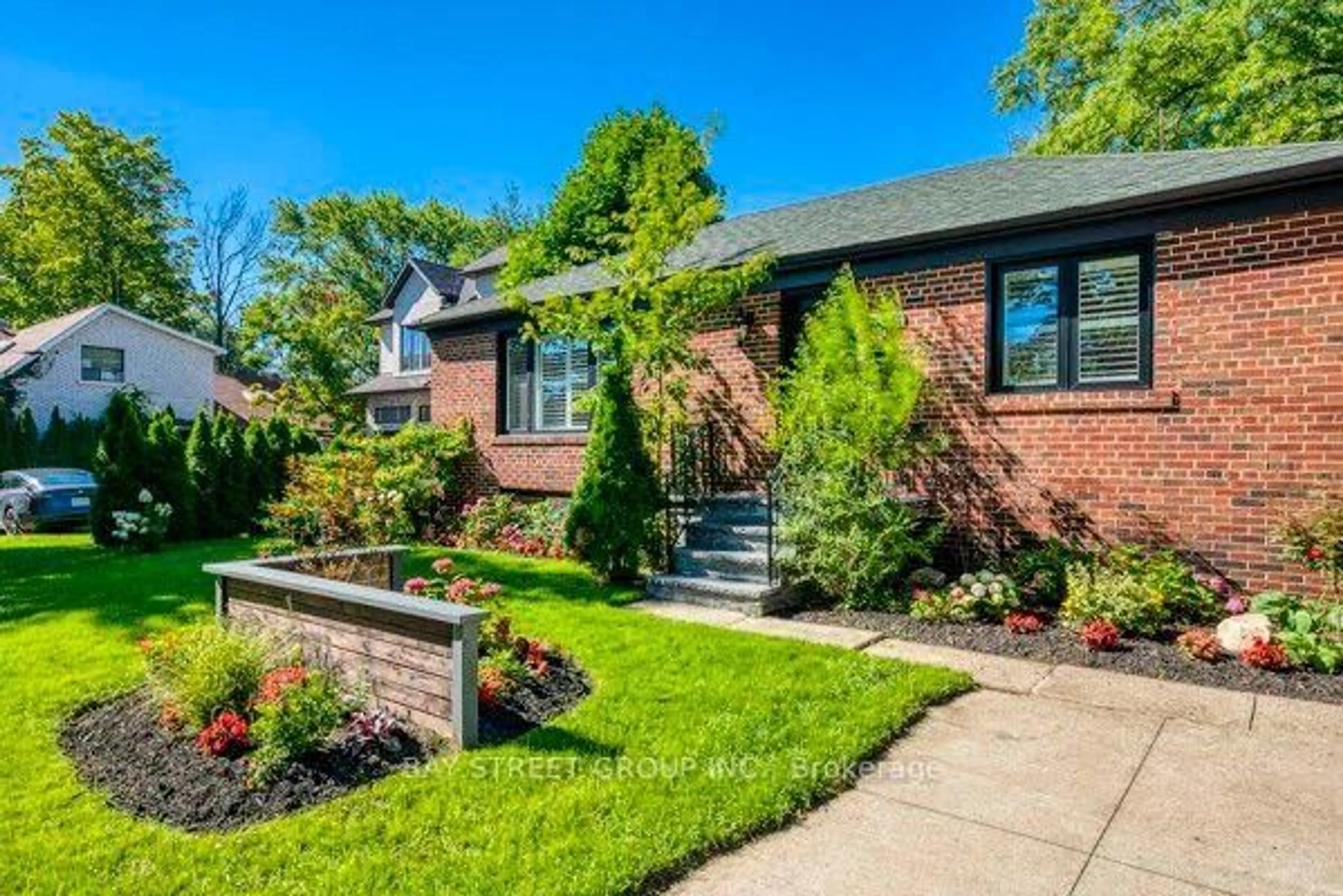 Home with brick exterior material, street for 538 Fourth Line, Oakville Ontario L6L 5A8