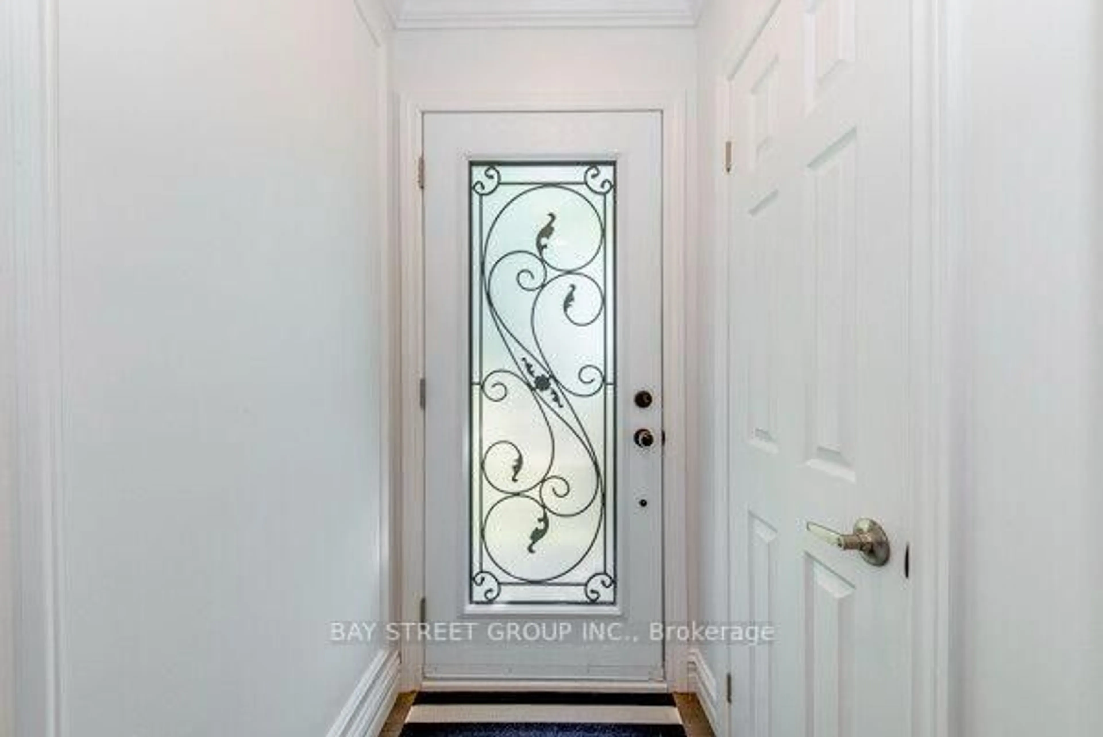 Indoor entryway for 538 Fourth Line, Oakville Ontario L6L 5A8