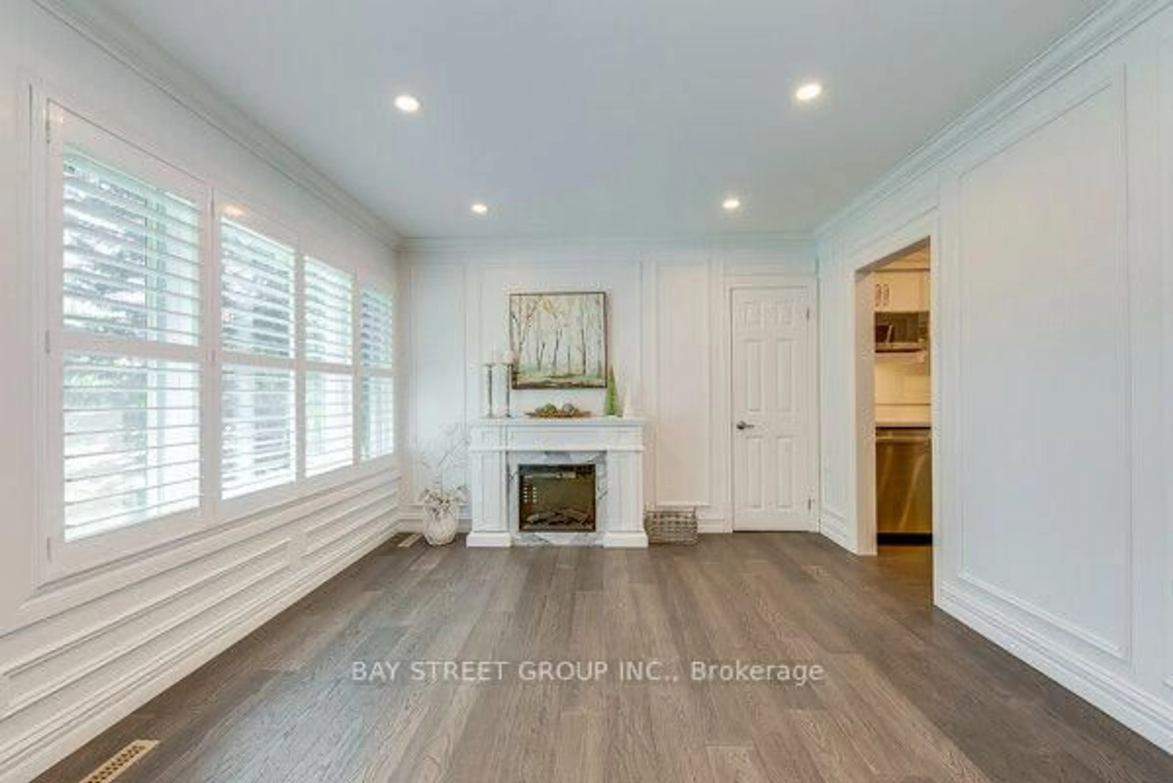 Indoor entryway for 538 Fourth Line, Oakville Ontario L6L 5A8