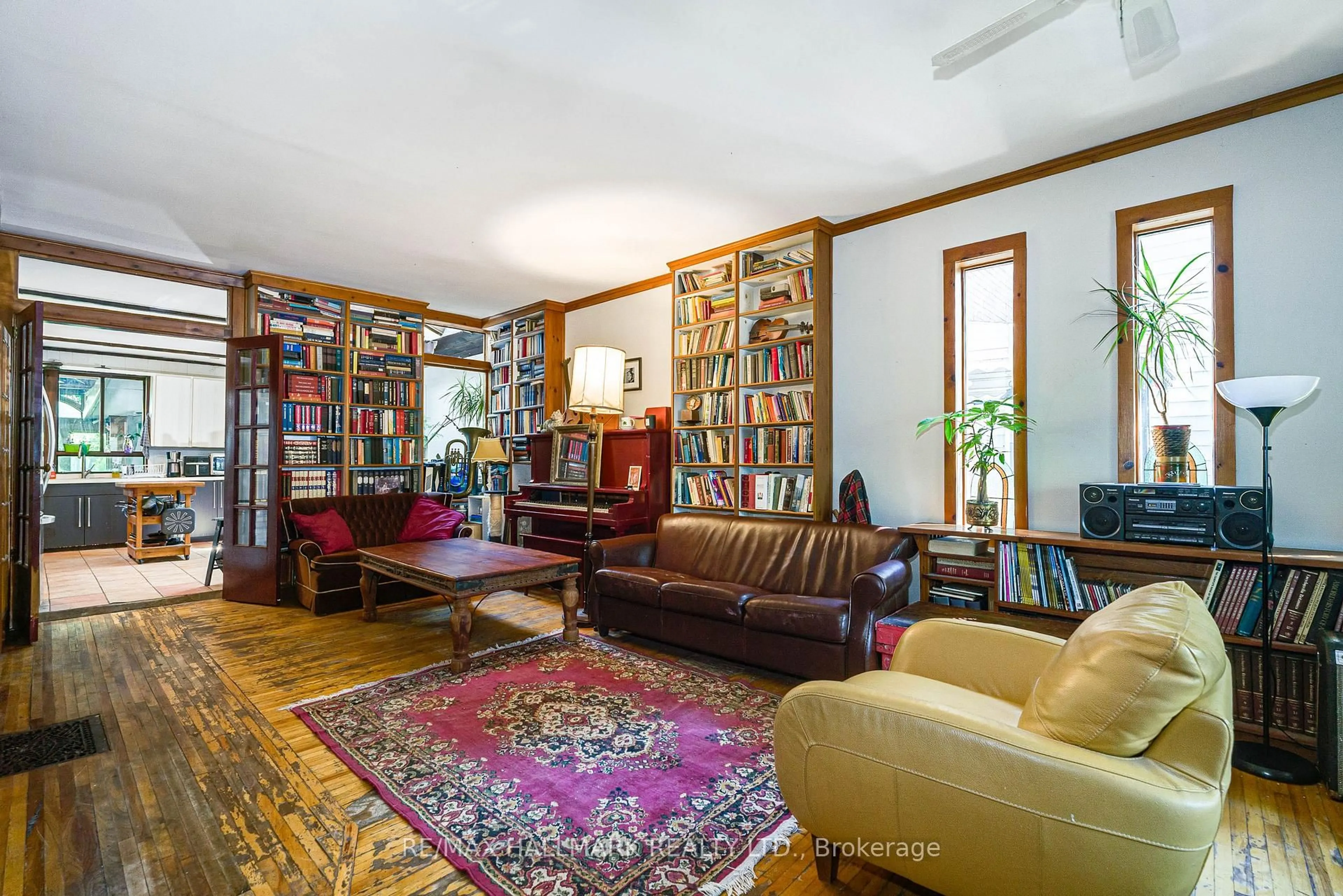Living room with furniture, unknown for 204 Yarmouth Rd, Toronto Ontario M6G 1X4