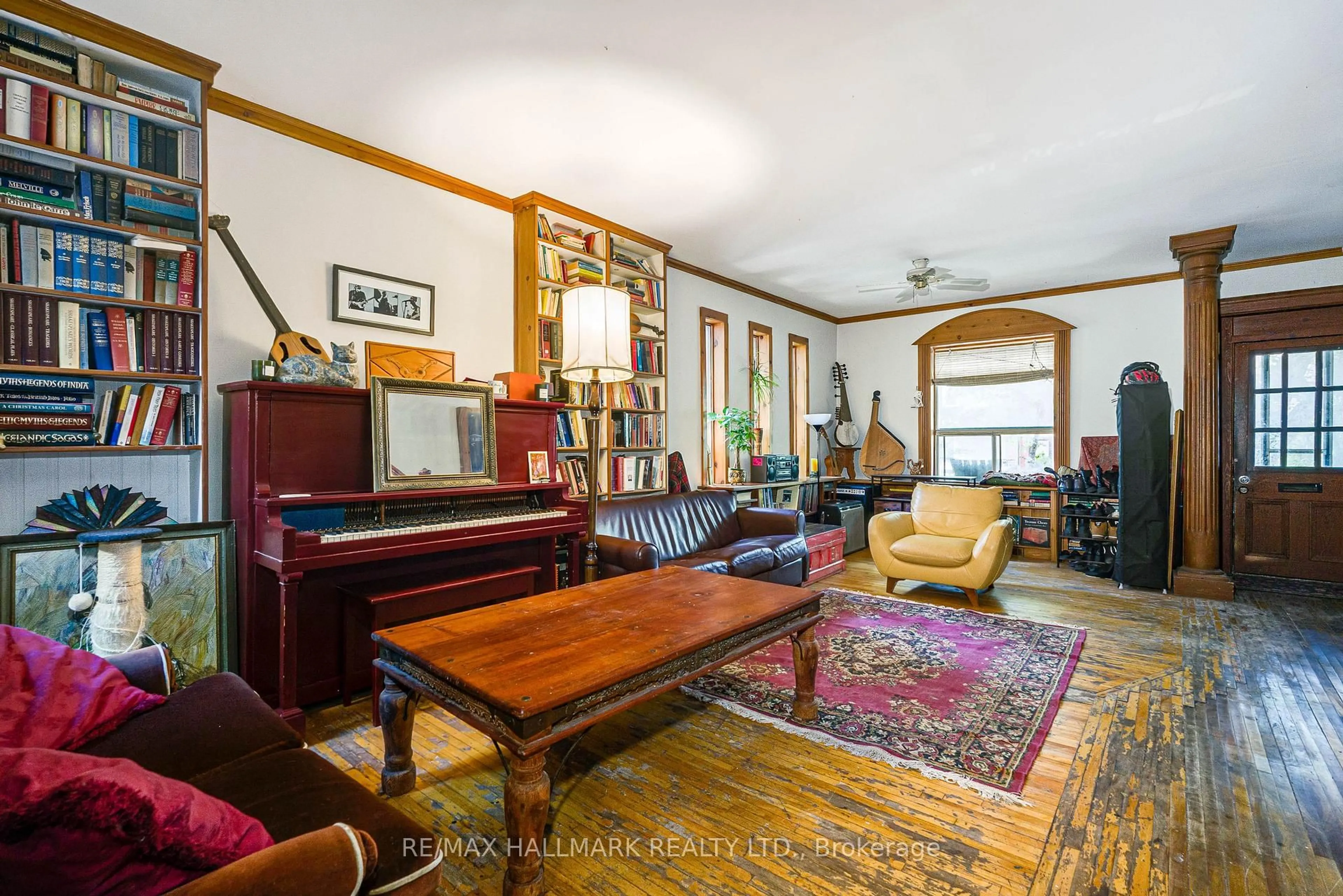 Unknown for 204 Yarmouth Rd, Toronto Ontario M6G 1X4