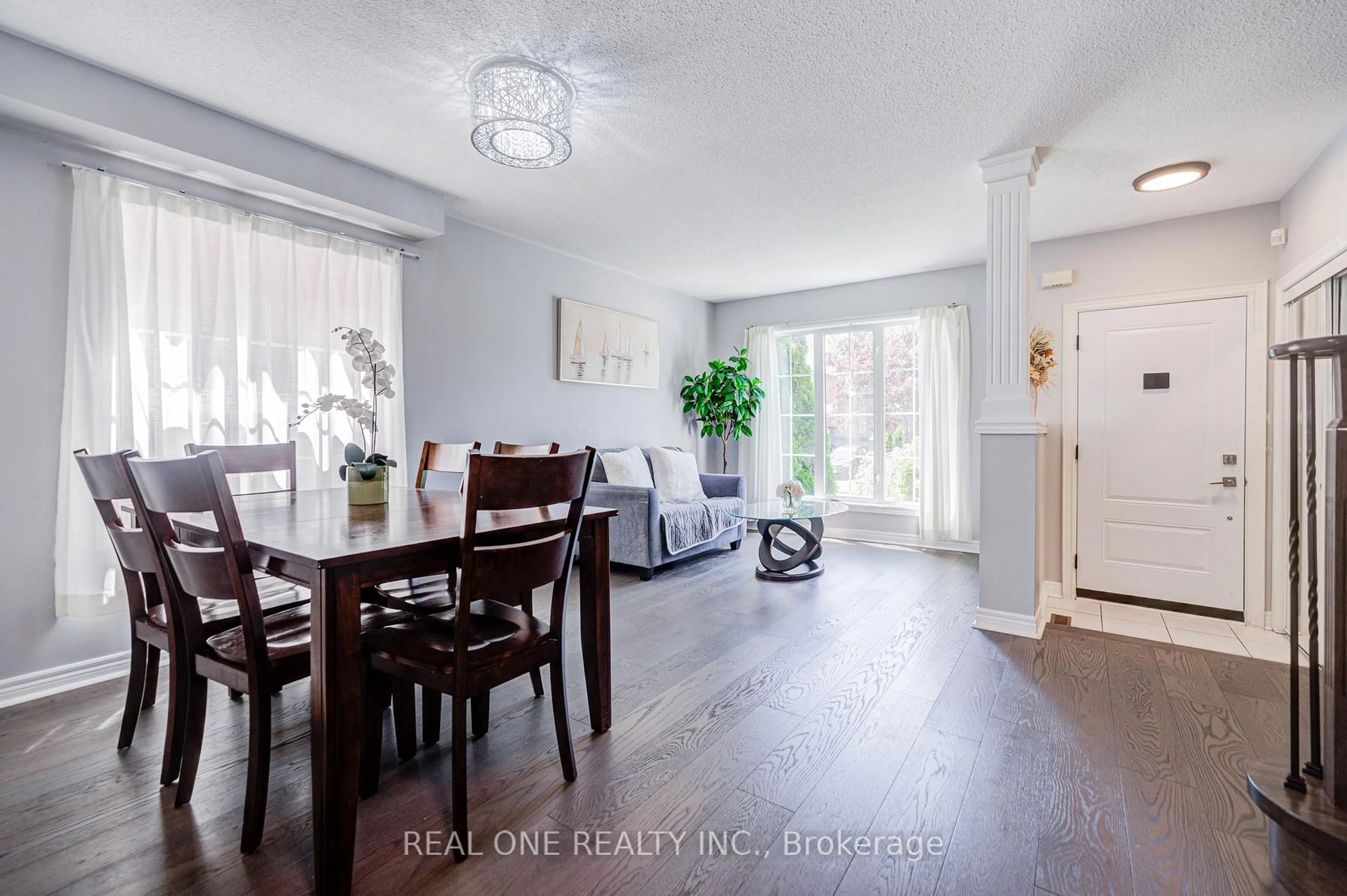 Dining room, wood/laminate floor for 5827 Rainspring Dr, Mississauga Ontario L5M 6X6