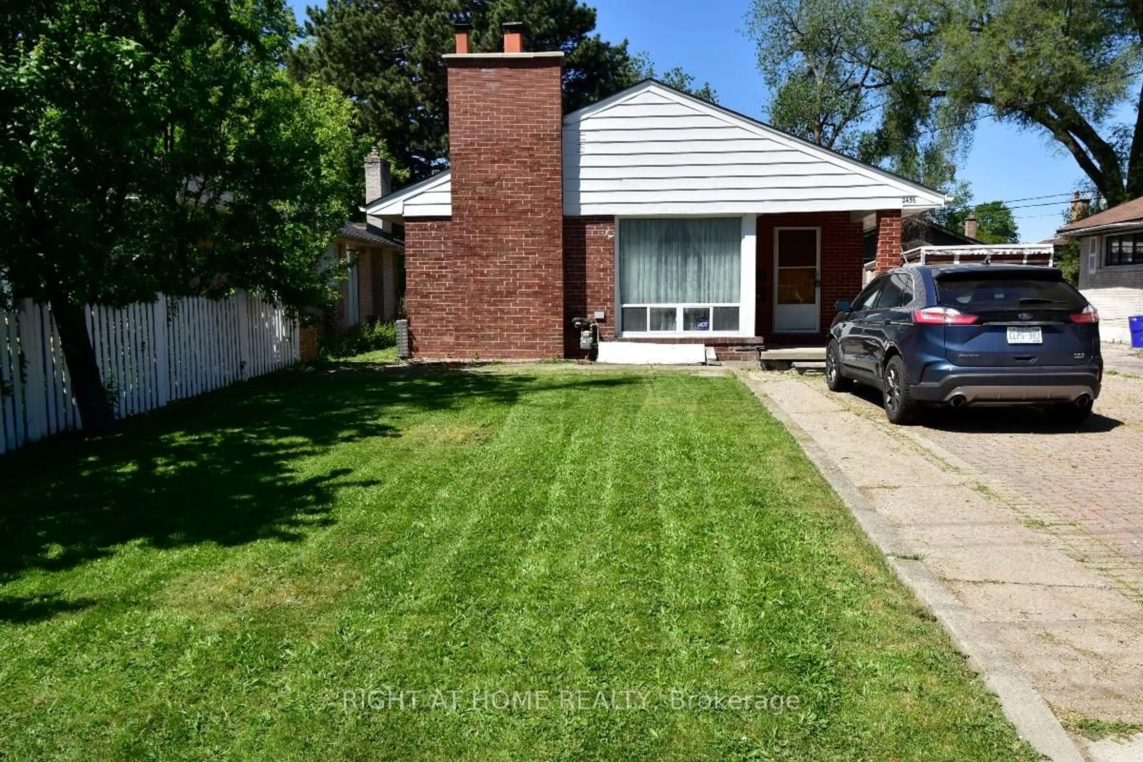 A pic from outside/outdoor area/front of a property/back of a property/a pic from drone, street for 2436 Islington Ave, Toronto Ontario M9W 3X7