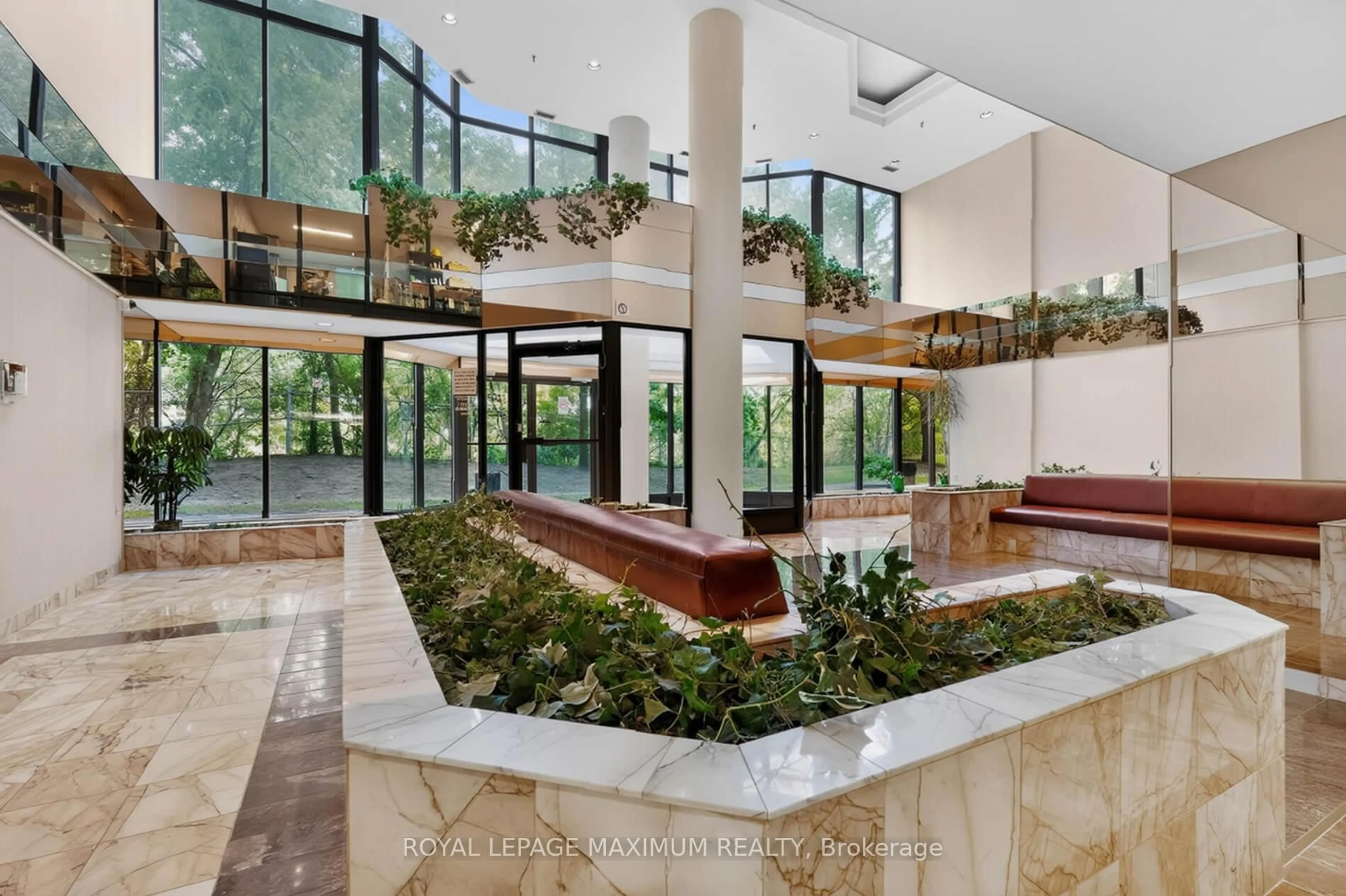 Indoor foyer for 5 Rowntree Rd #717, Toronto Ontario M9V 5G9