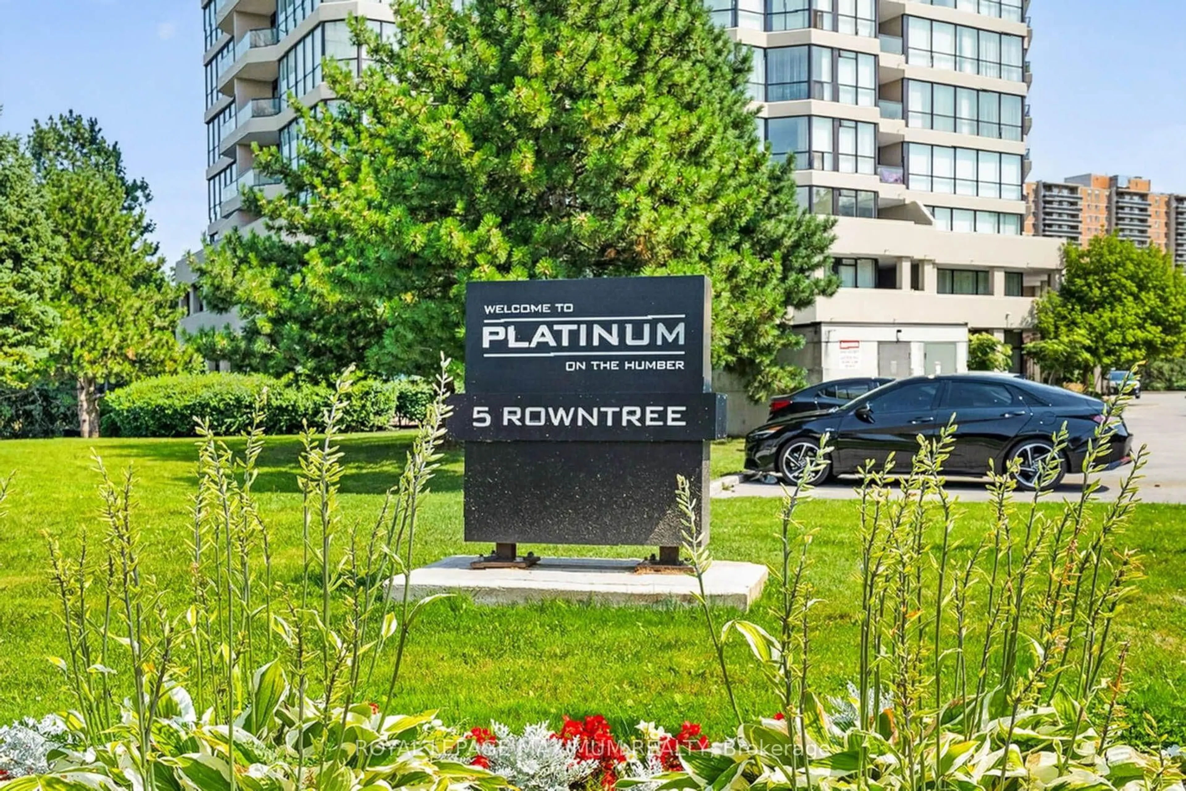 Patio, street for 5 Rowntree Rd #717, Toronto Ontario M9V 5G9