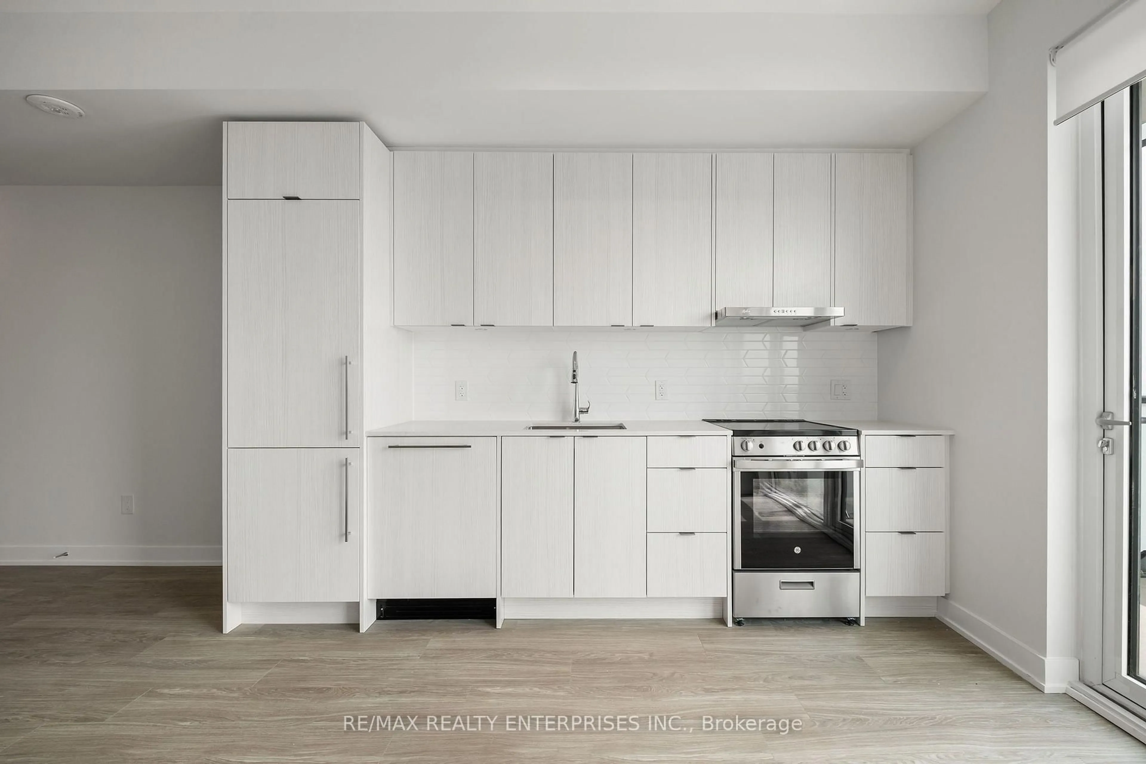 Standard kitchen, wood/laminate floor for 4130 Parkside Village Dr #3509, Mississauga Ontario L5B 0L7