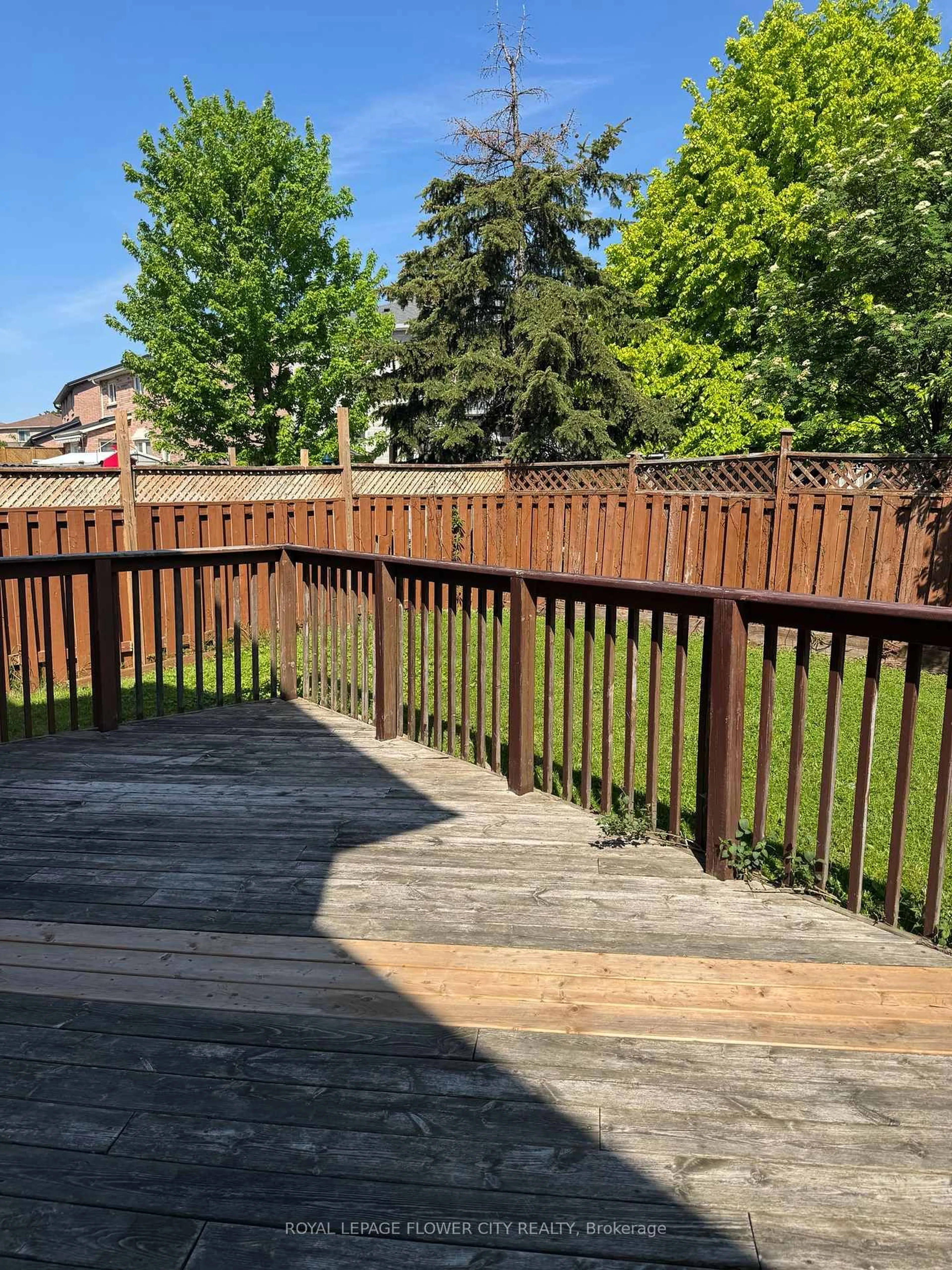 Patio, street for 116 Flowertown Ave, Brampton Ontario L6X 3Y6